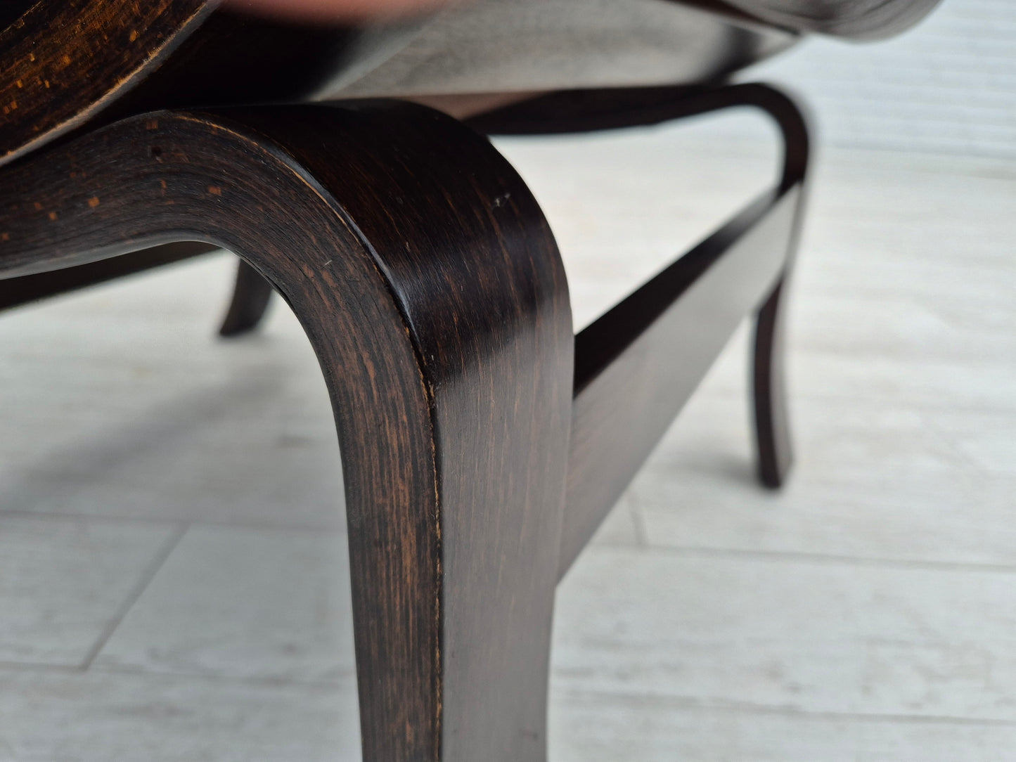 1970s, Scandinavian lounge chair in original condition, brown leather, dark bent wood.