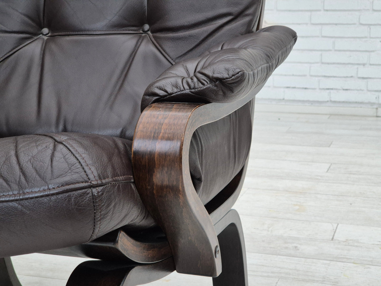 1970s, Scandinavian lounge chair in original condition, brown leather, dark bent wood.