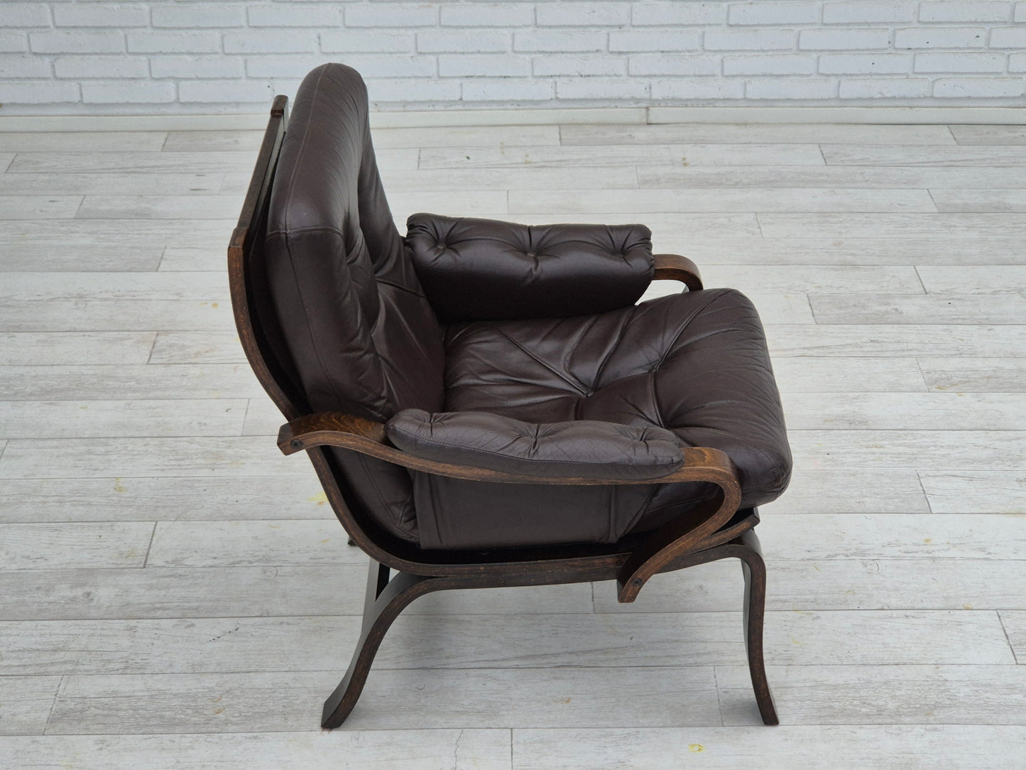 1970s, Scandinavian lounge chair in original condition, brown leather, dark bent wood.