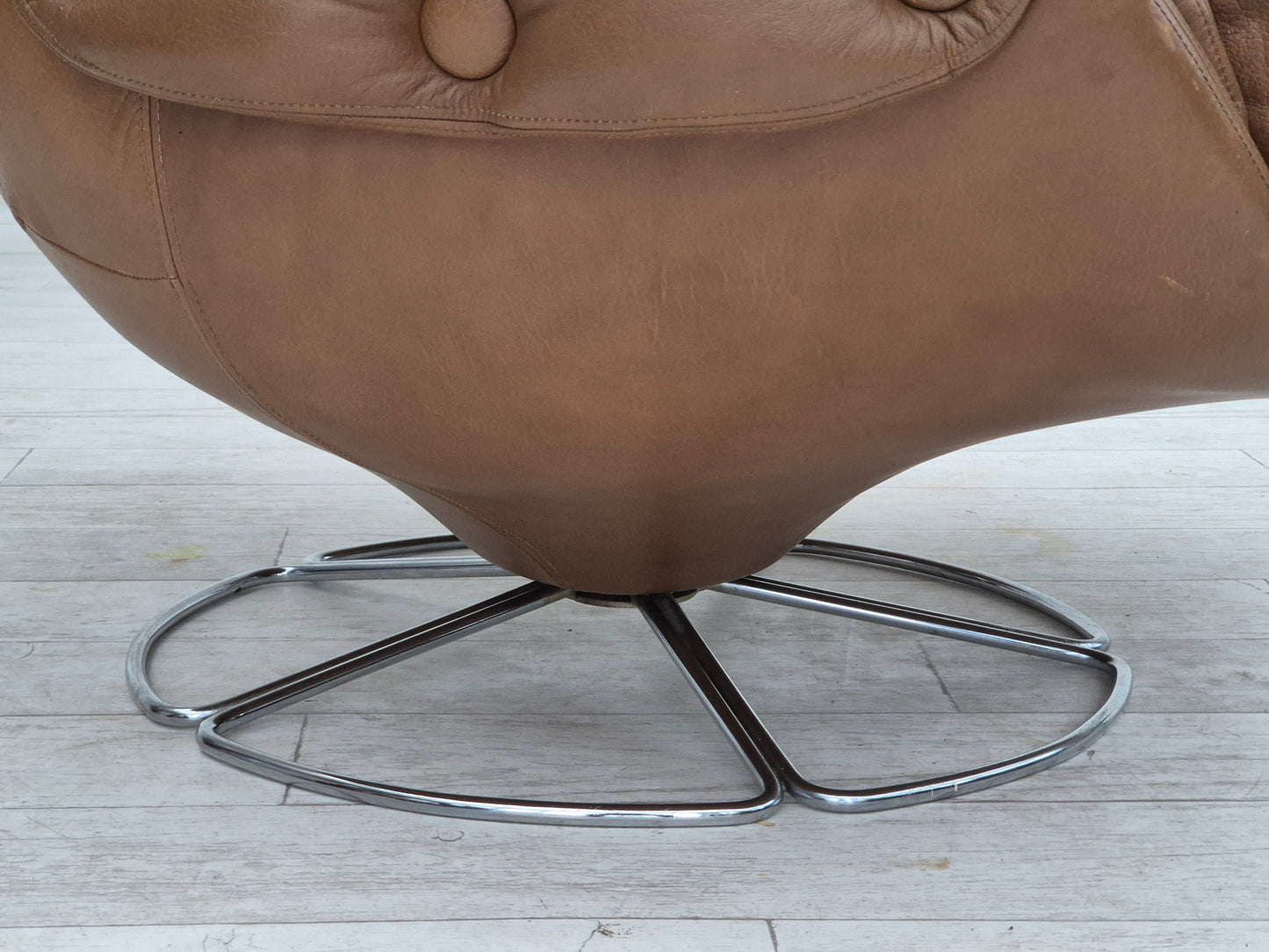 1970s, Scandinavian swivel chair, original condition, brown furniture leather.