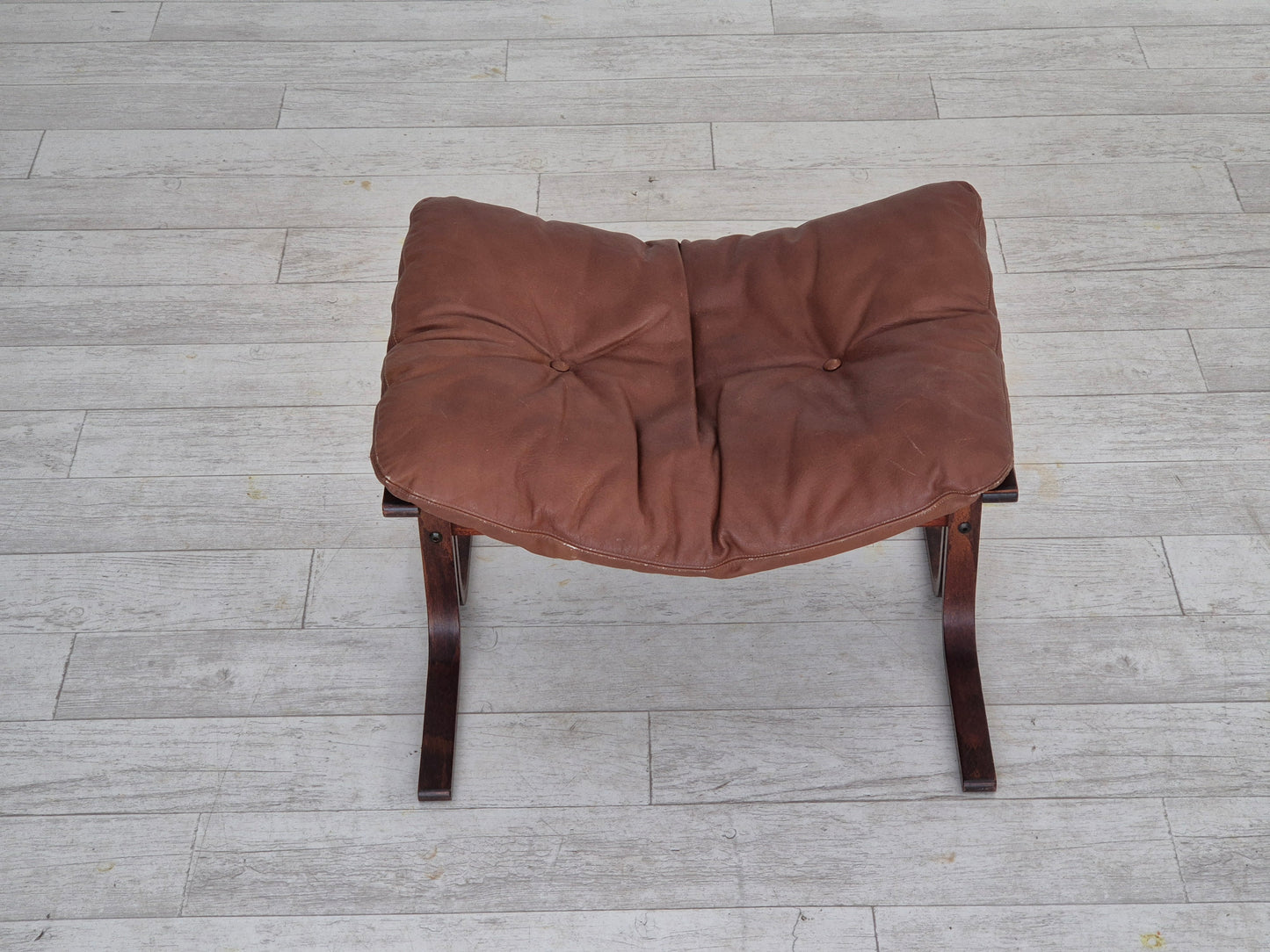 1970s, Norwegian design by Ingmar Relling for Westnofa, "Siesta" footstool, original condition.