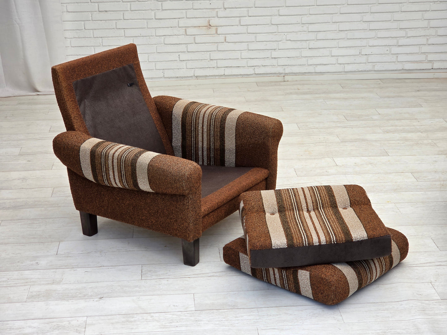 1970s, Danish club chair, original wool upholstery, very good condition.