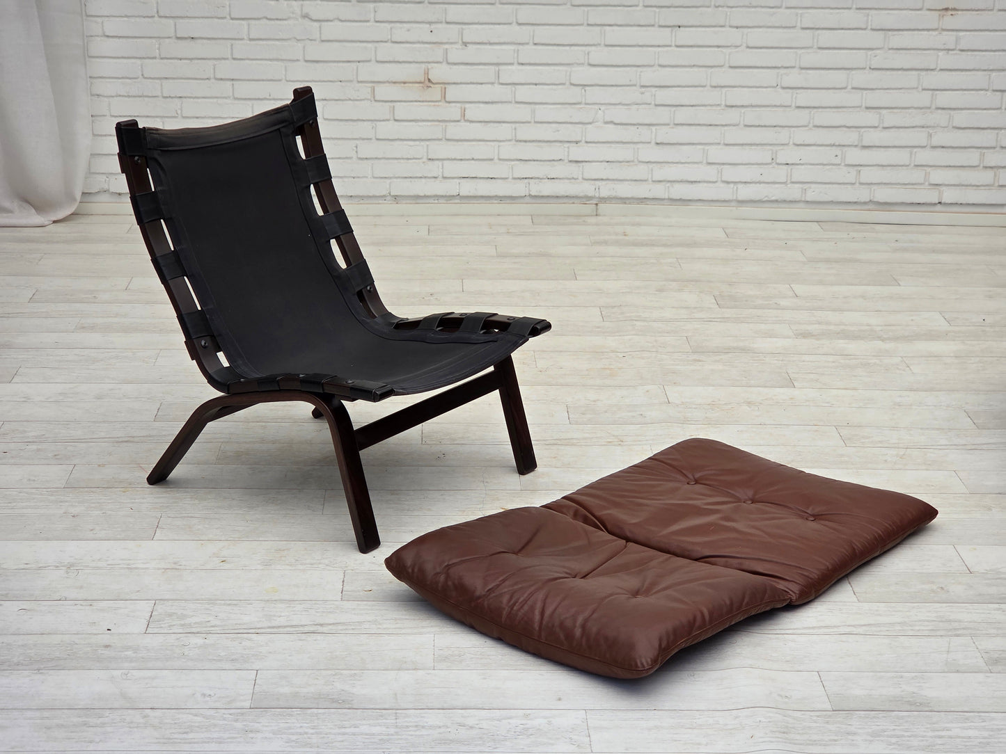 1970s, Danish loungechair by Farstrup, furniture leather, canvas, bent wood.