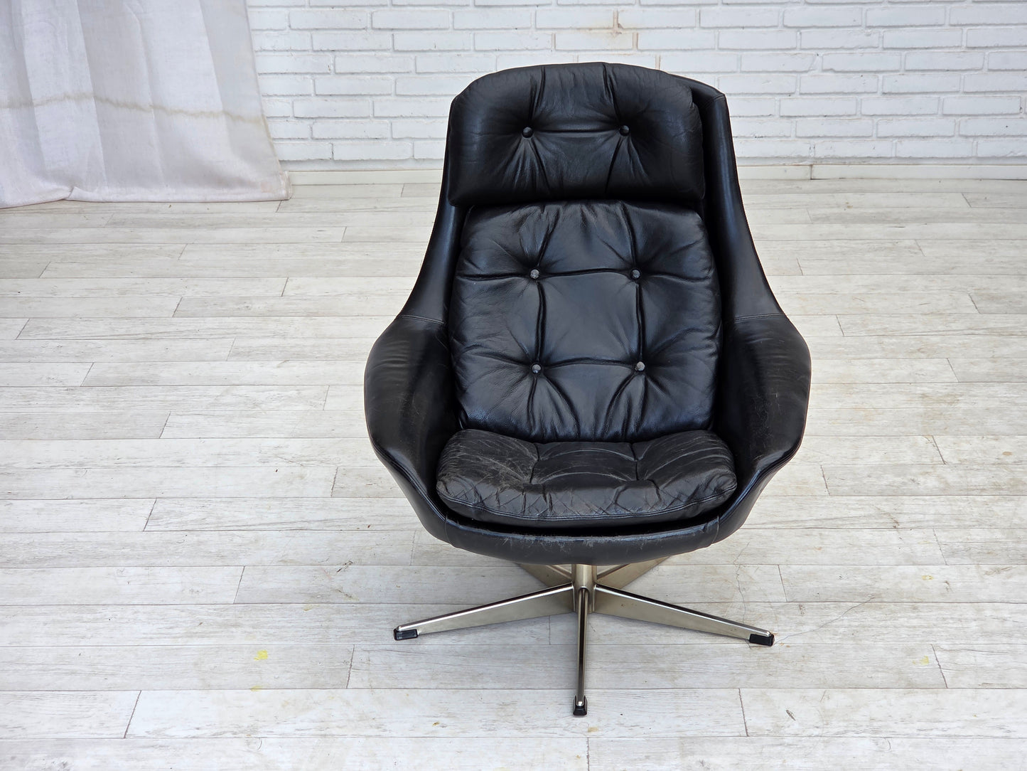 1970s, Danish swivel chair by H.W.Klein for Bramin Møbler, furniture leather.