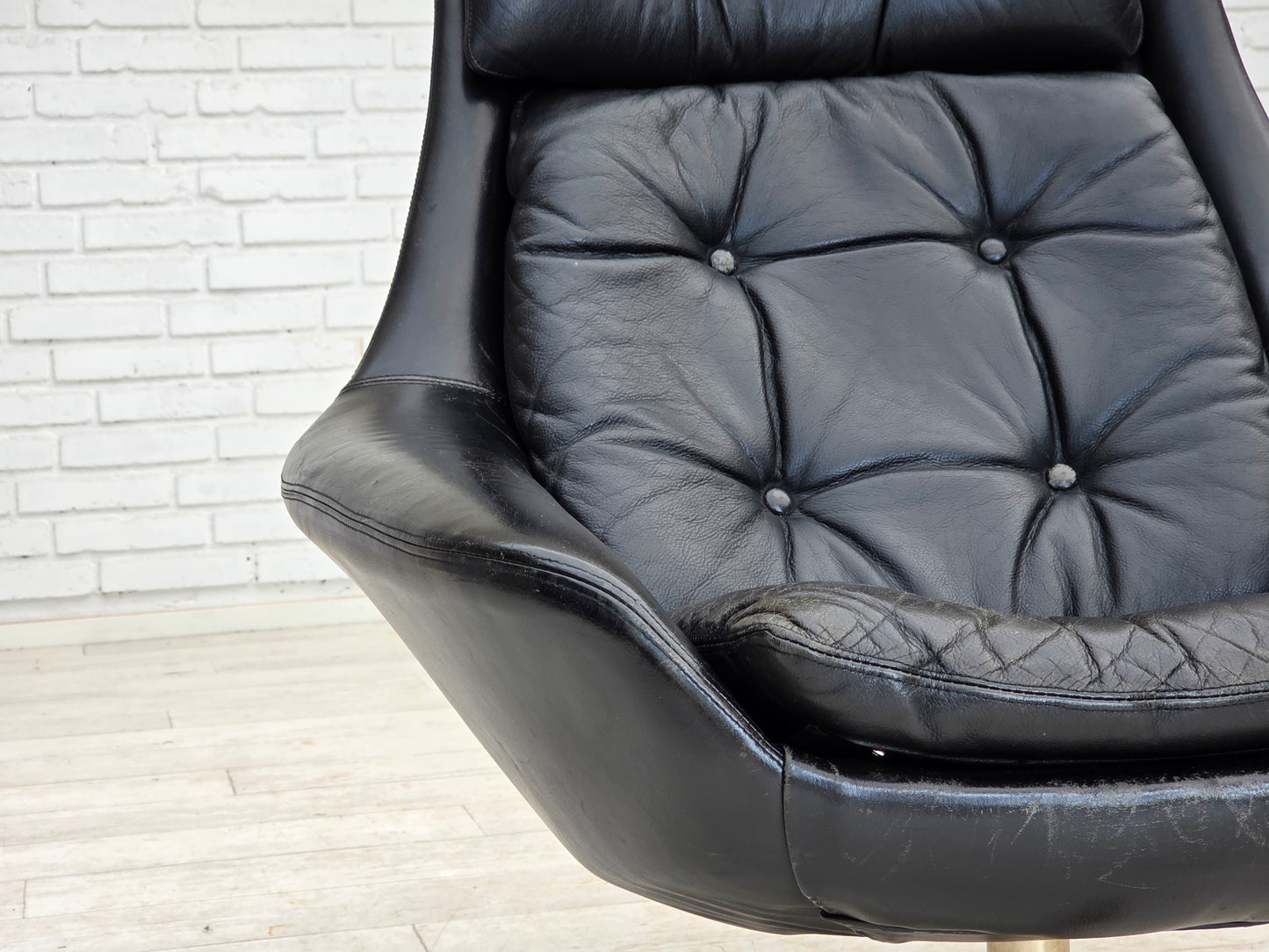 1970s, Danish swivel chair by H.W.Klein for Bramin Møbler, furniture leather.