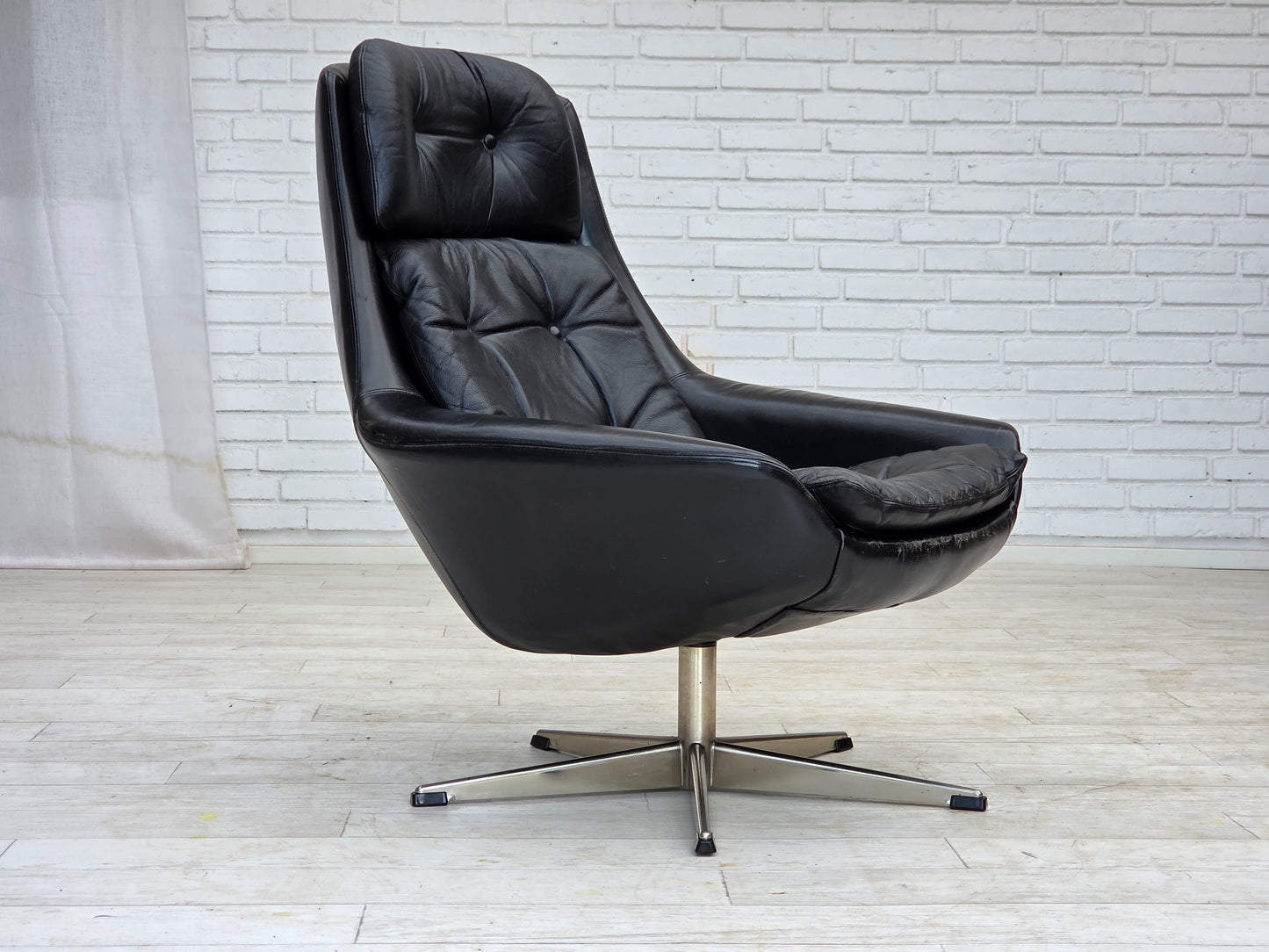 1970s, Danish swivel chair by H.W.Klein for Bramin Møbler, furniture leather.