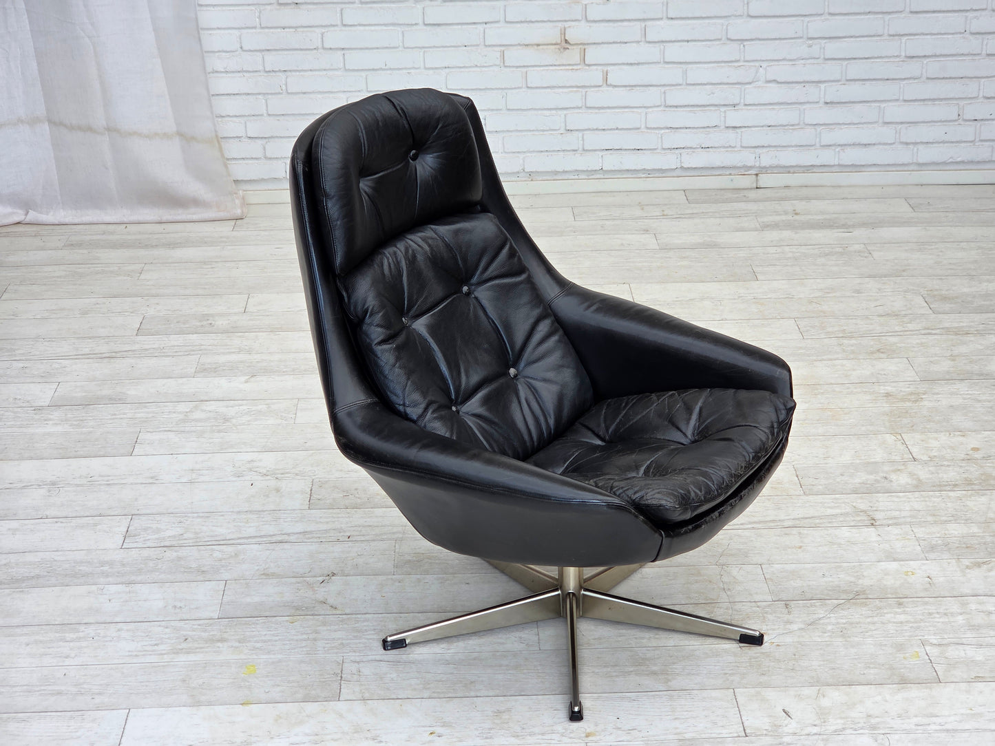 1970s, Danish swivel chair by H.W.Klein for Bramin Møbler, furniture leather.