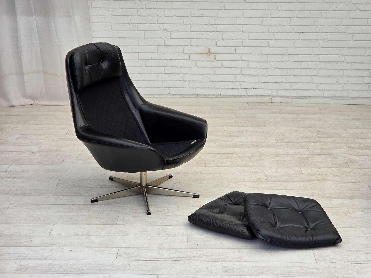 1970s, Danish swivel chair by H.W.Klein for Bramin Møbler, furniture leather.
