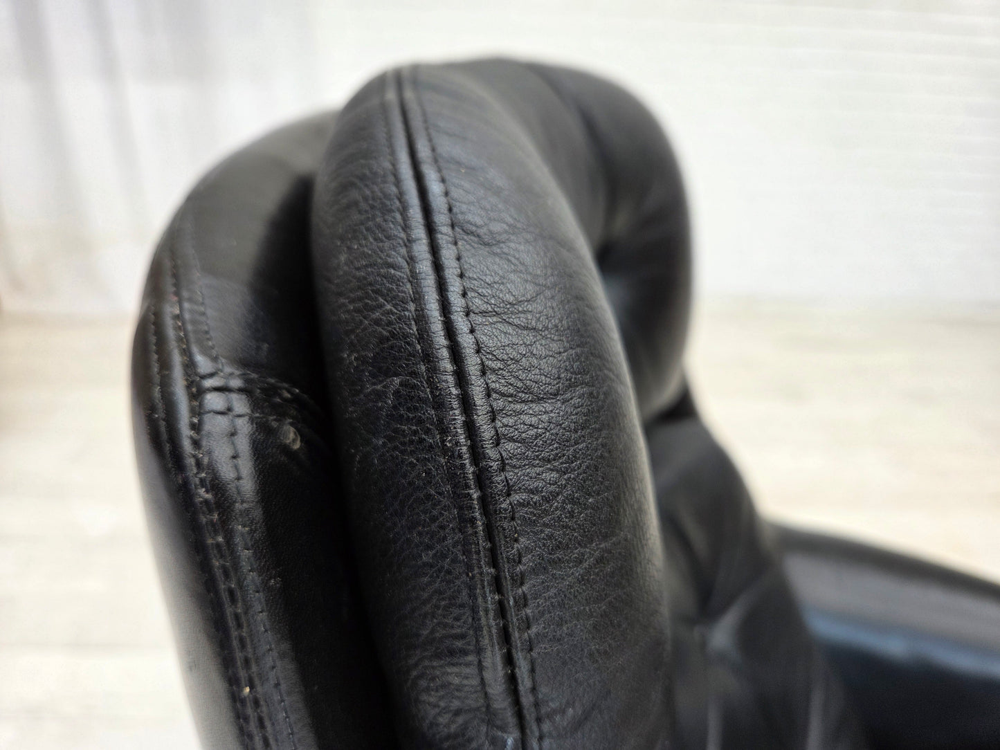 1970s, Danish swivel chair by H.W.Klein for Bramin Møbler, furniture leather.