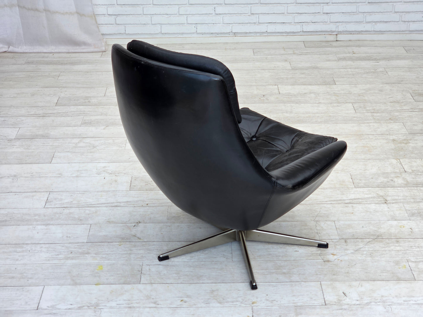 1970s, Danish swivel chair by H.W.Klein for Bramin Møbler, furniture leather.