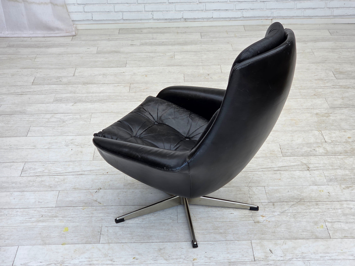 1970s, Danish swivel chair by H.W.Klein for Bramin Møbler, furniture leather.