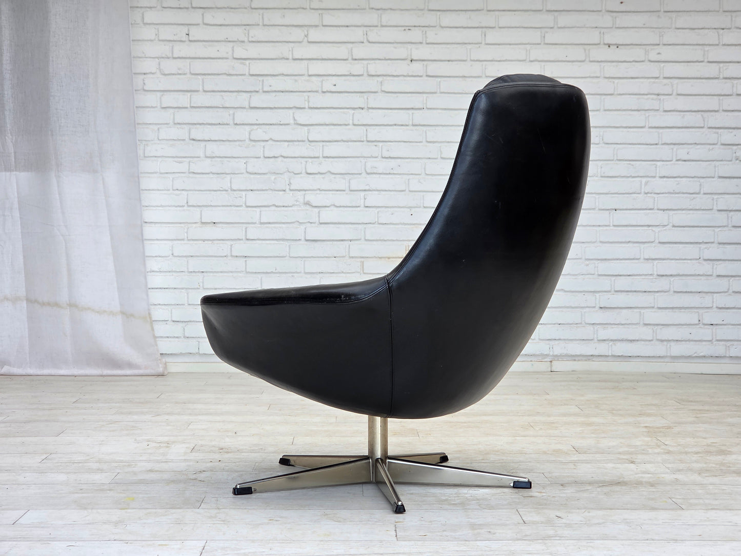 1970s, Danish swivel chair by H.W.Klein for Bramin Møbler, furniture leather.