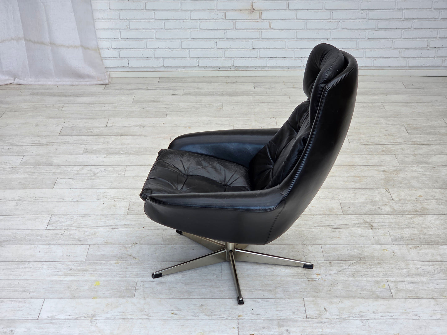 1970s, Danish swivel chair by H.W.Klein for Bramin Møbler, furniture leather.