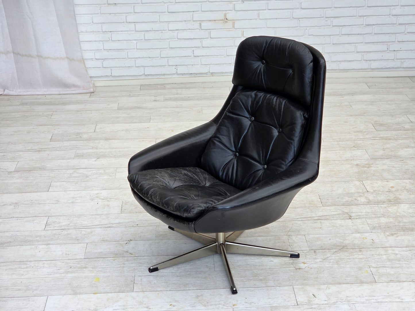 1970s, Danish swivel chair by H.W.Klein for Bramin Møbler, furniture leather.