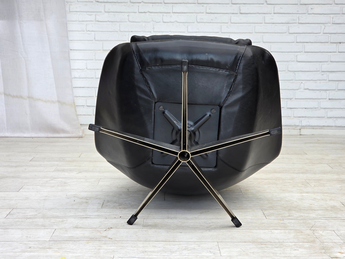 1970s, Danish swivel chair by H.W.Klein for Bramin Møbler, furniture leather.