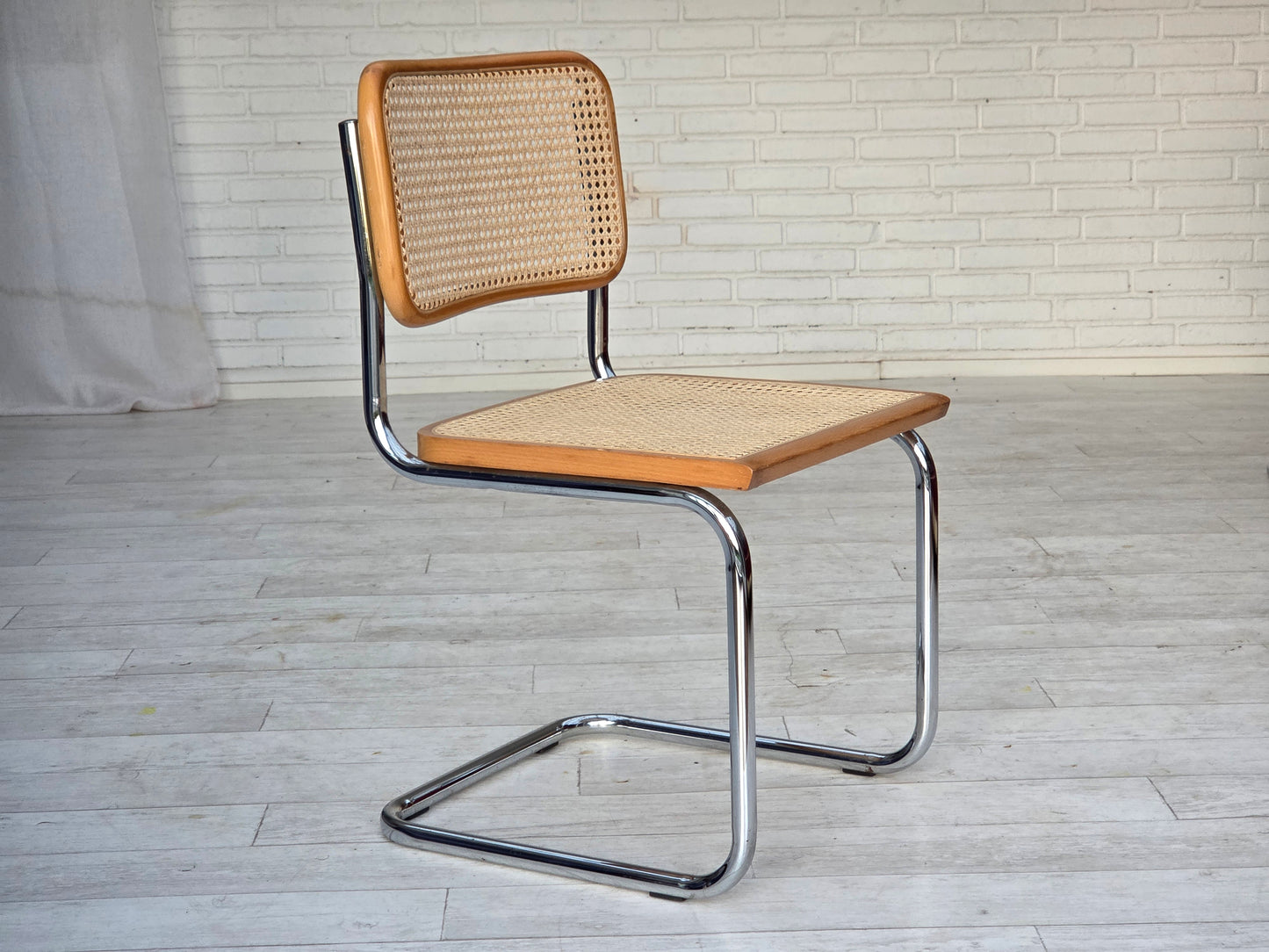 1970s, set of 4 Italian chairs in Bauhaus style, chrome steel, beech wood, furniture mesh.