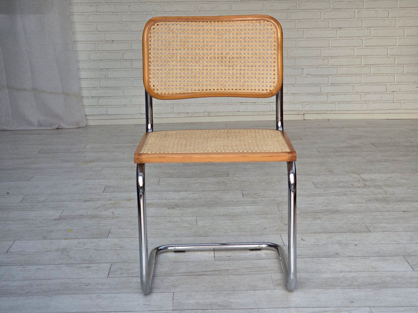 1970s, set of 4 Italian chairs in Bauhaus style, chrome steel, beech wood, furniture mesh.