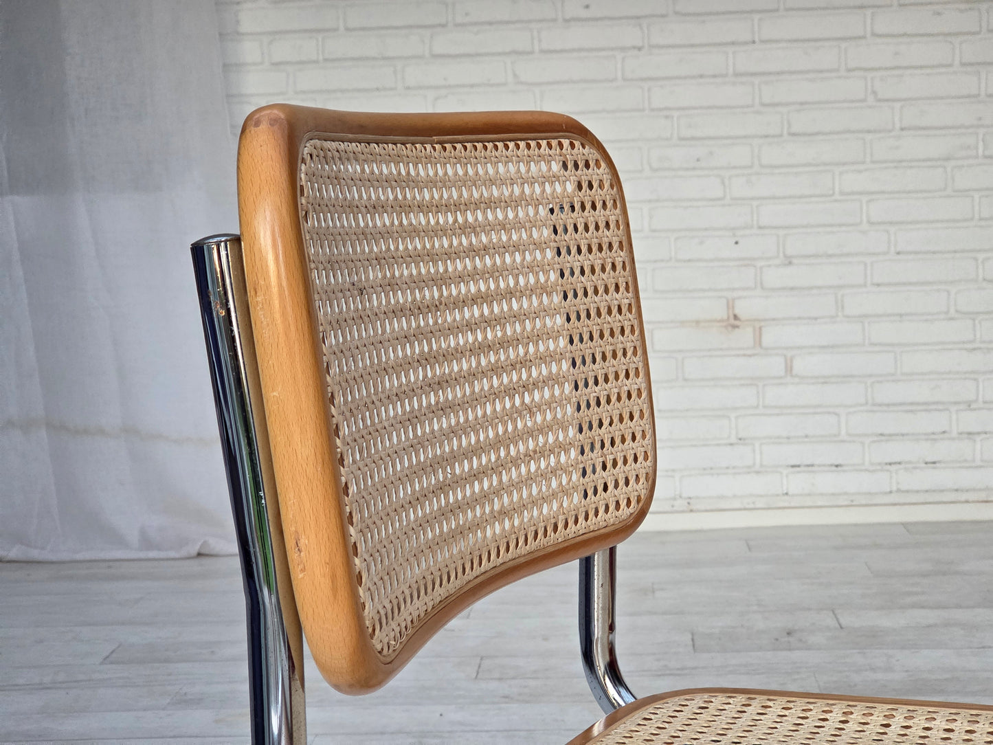 1970s, set of 4 Italian chairs in Bauhaus style, chrome steel, beech wood, furniture mesh.