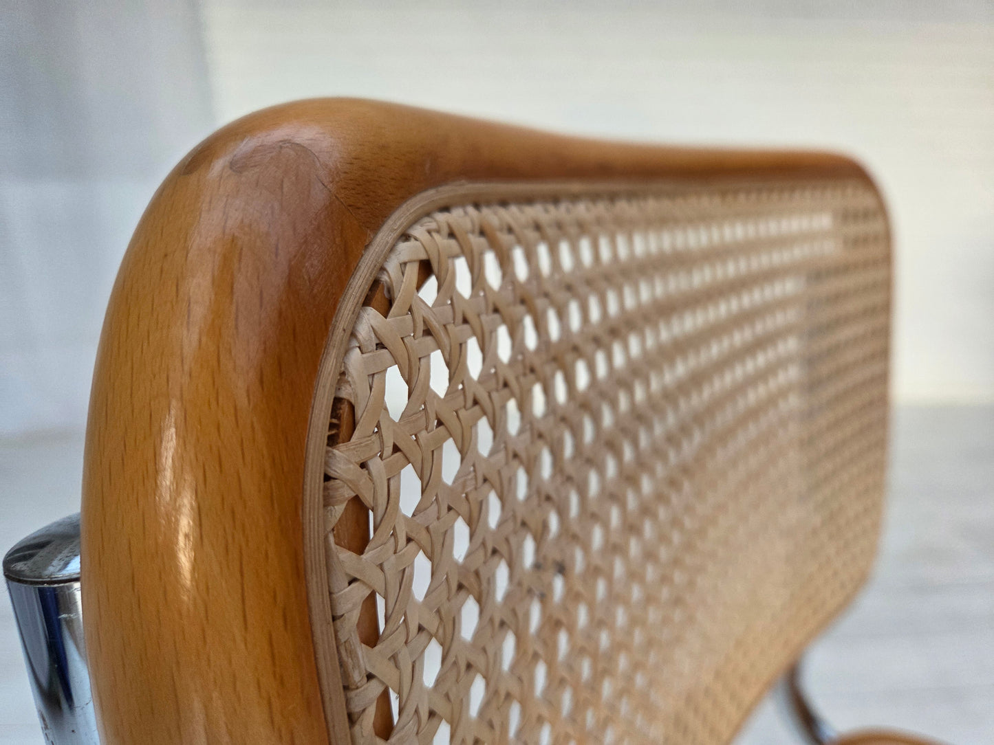 1970s, set of 4 Italian chairs in Bauhaus style, chrome steel, beech wood, furniture mesh.