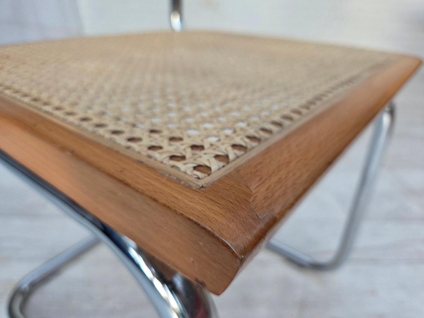1970s, set of 4 Italian chairs in Bauhaus style, chrome steel, beech wood, furniture mesh.