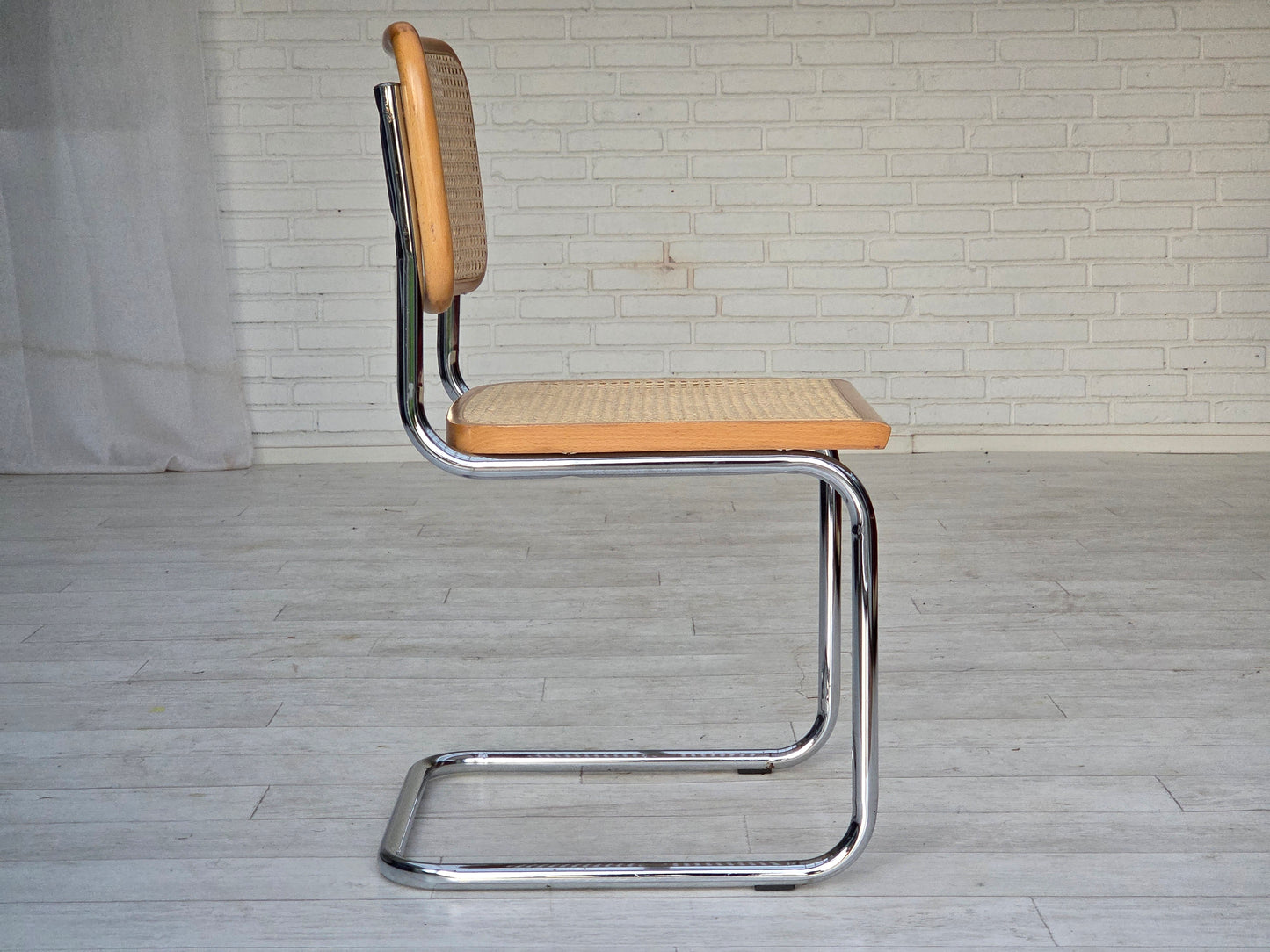 1970s, set of 4 Italian chairs in Bauhaus style, chrome steel, beech wood, furniture mesh.