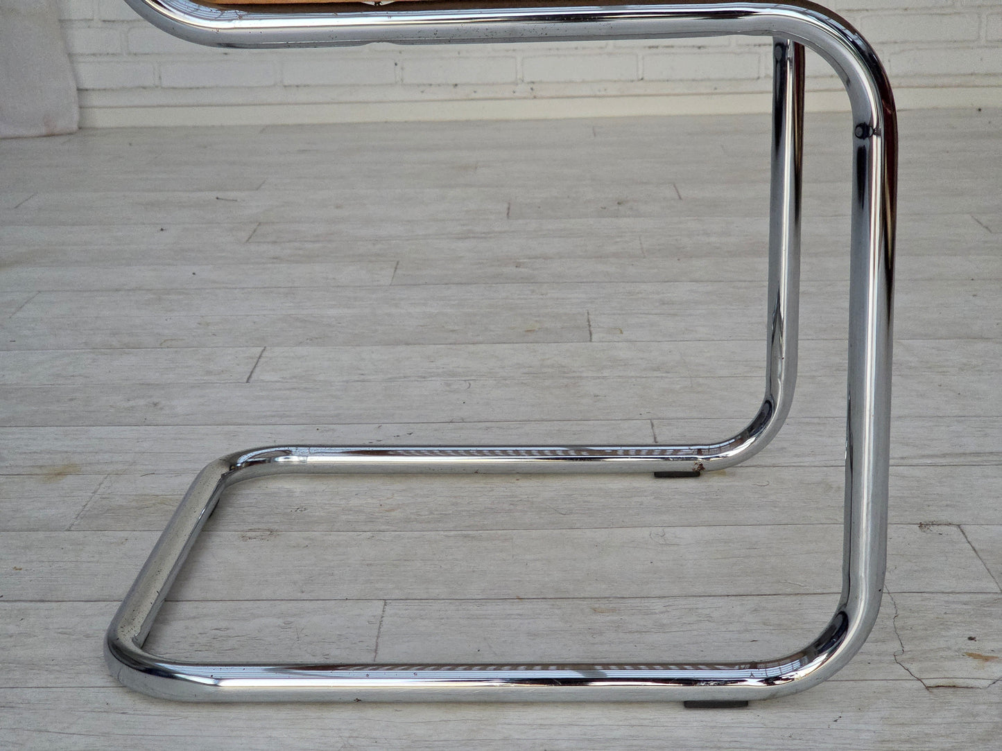 1970s, set of 4 Italian chairs in Bauhaus style, chrome steel, beech wood, furniture mesh.