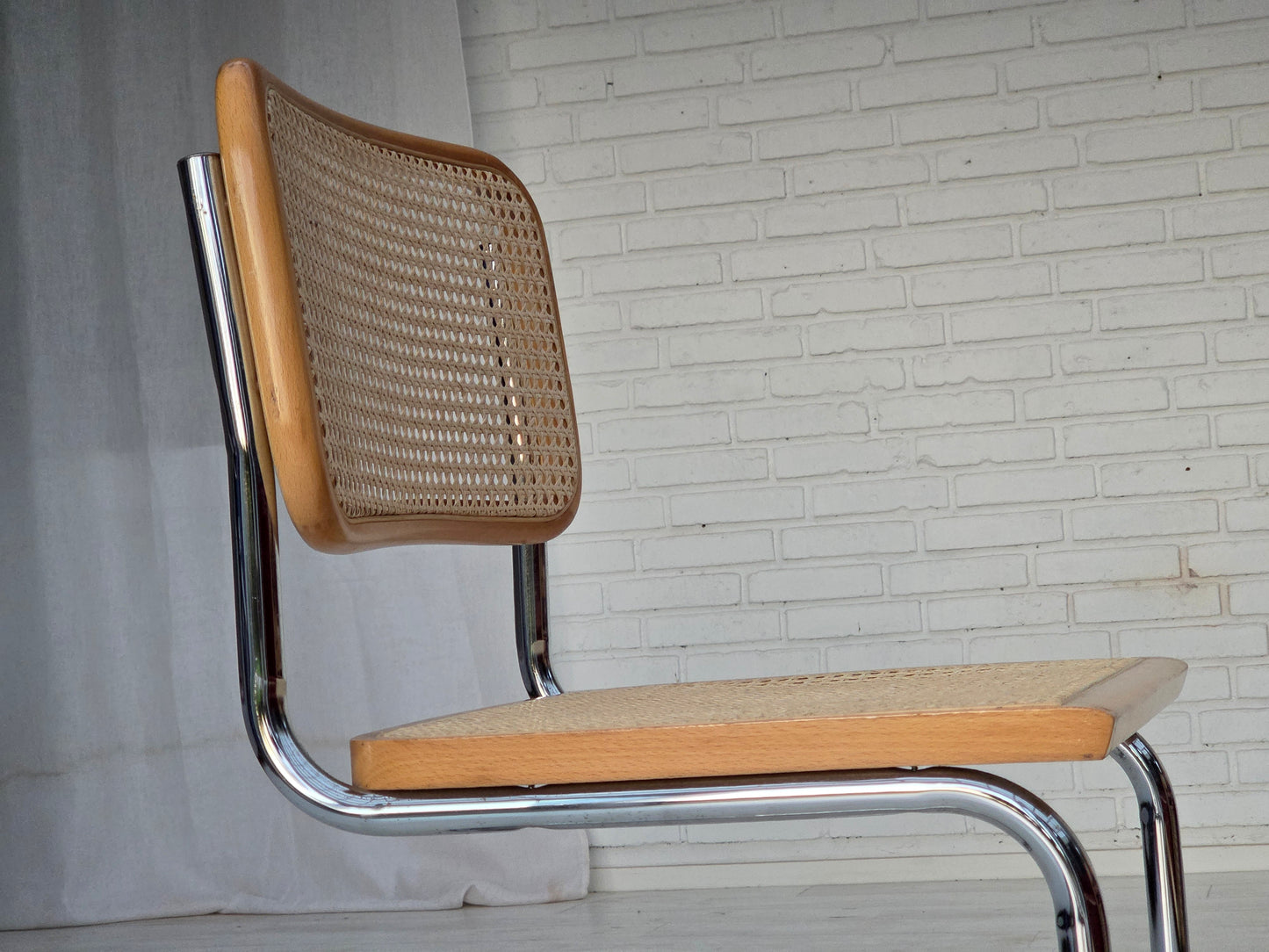 1970s, set of 4 Italian chairs in Bauhaus style, chrome steel, beech wood, furniture mesh.