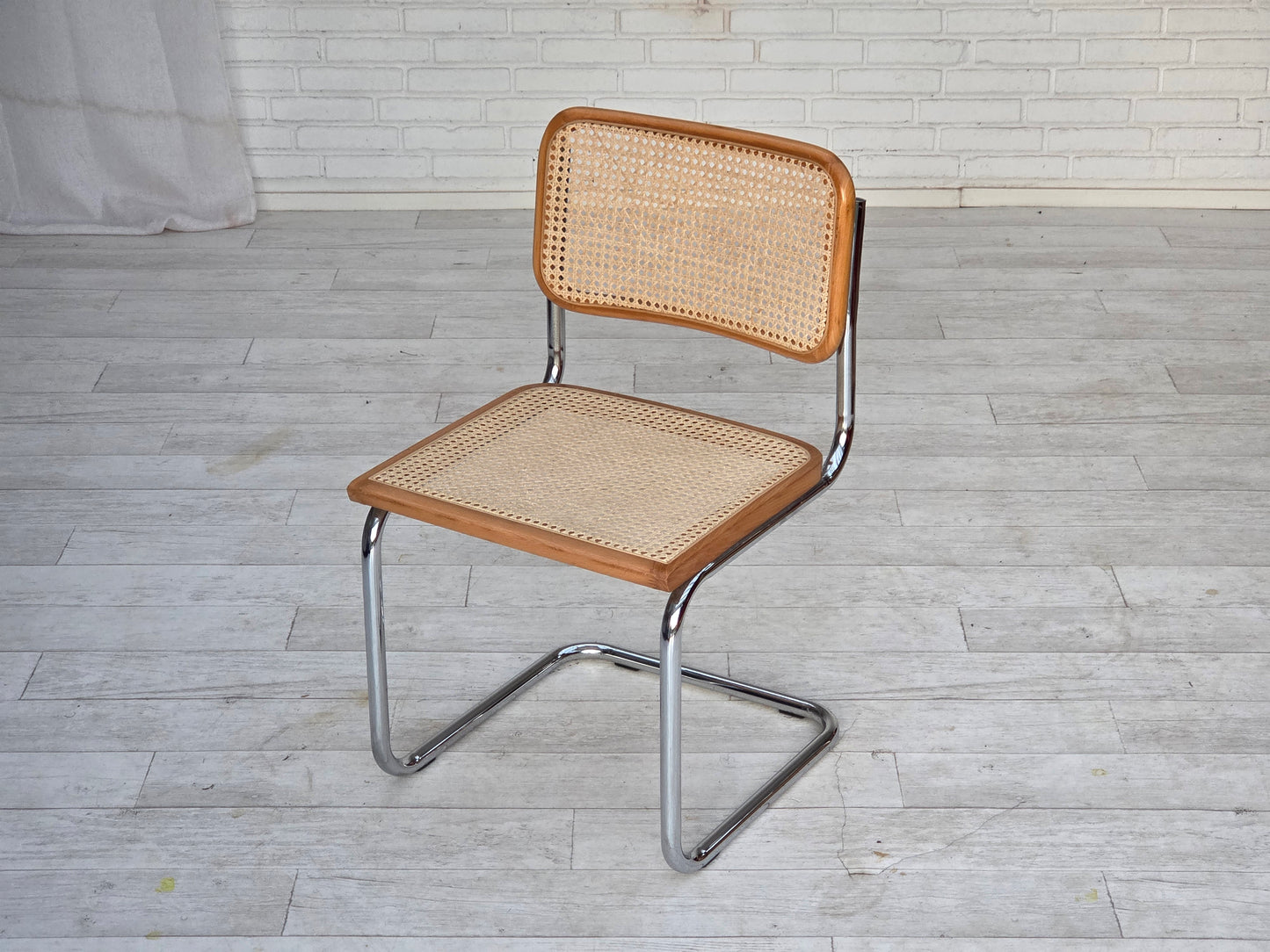 1970s, set of 4 Italian chairs in Bauhaus style, chrome steel, beech wood, furniture mesh.