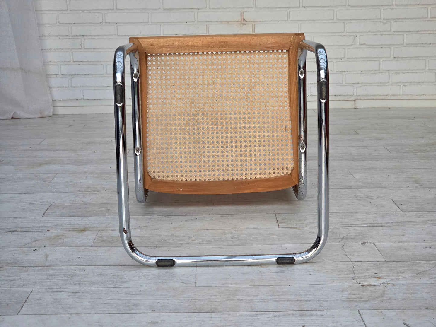 1970s, set of 4 Italian chairs in Bauhaus style, chrome steel, beech wood, furniture mesh.