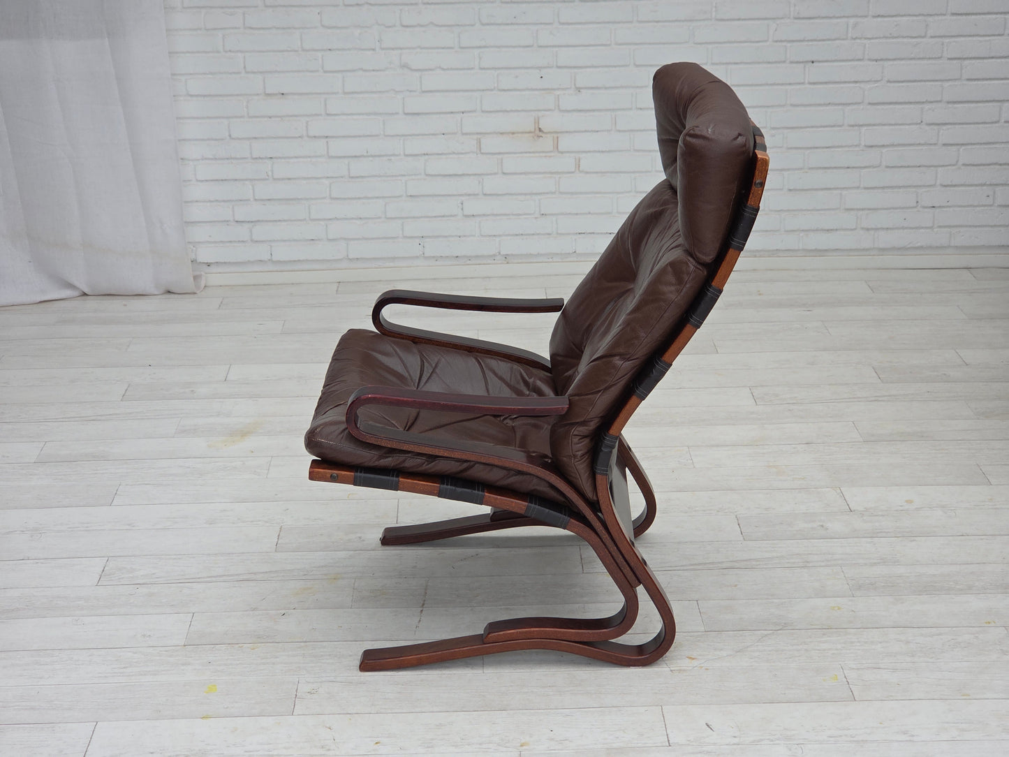 1970s, Norwegian design by Erde & Nordhal Solheim, lounge chair, model "Kengu".