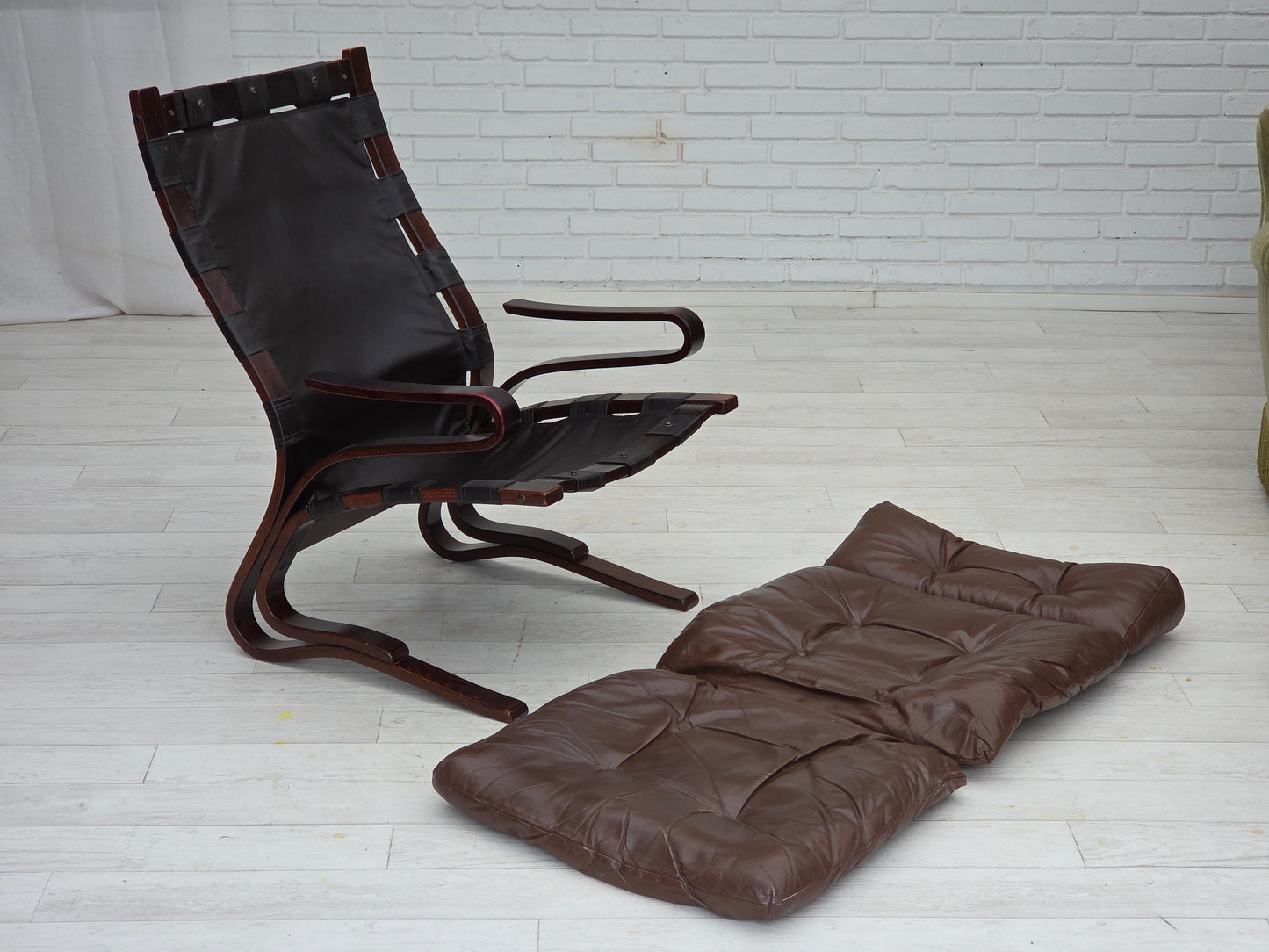 1970s, Norwegian design by Erde & Nordhal Solheim, lounge chair, model "Kengu".