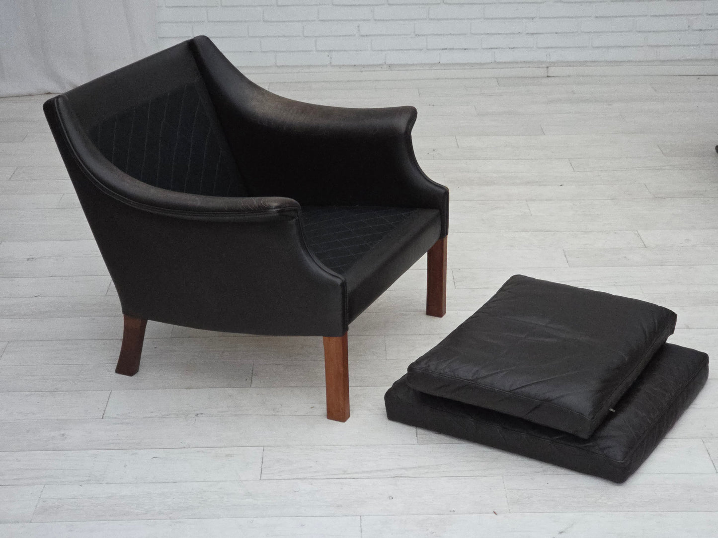 1970s, Danish design by Aage Christensen, armchair, model “Monark“, leather, teak wood.