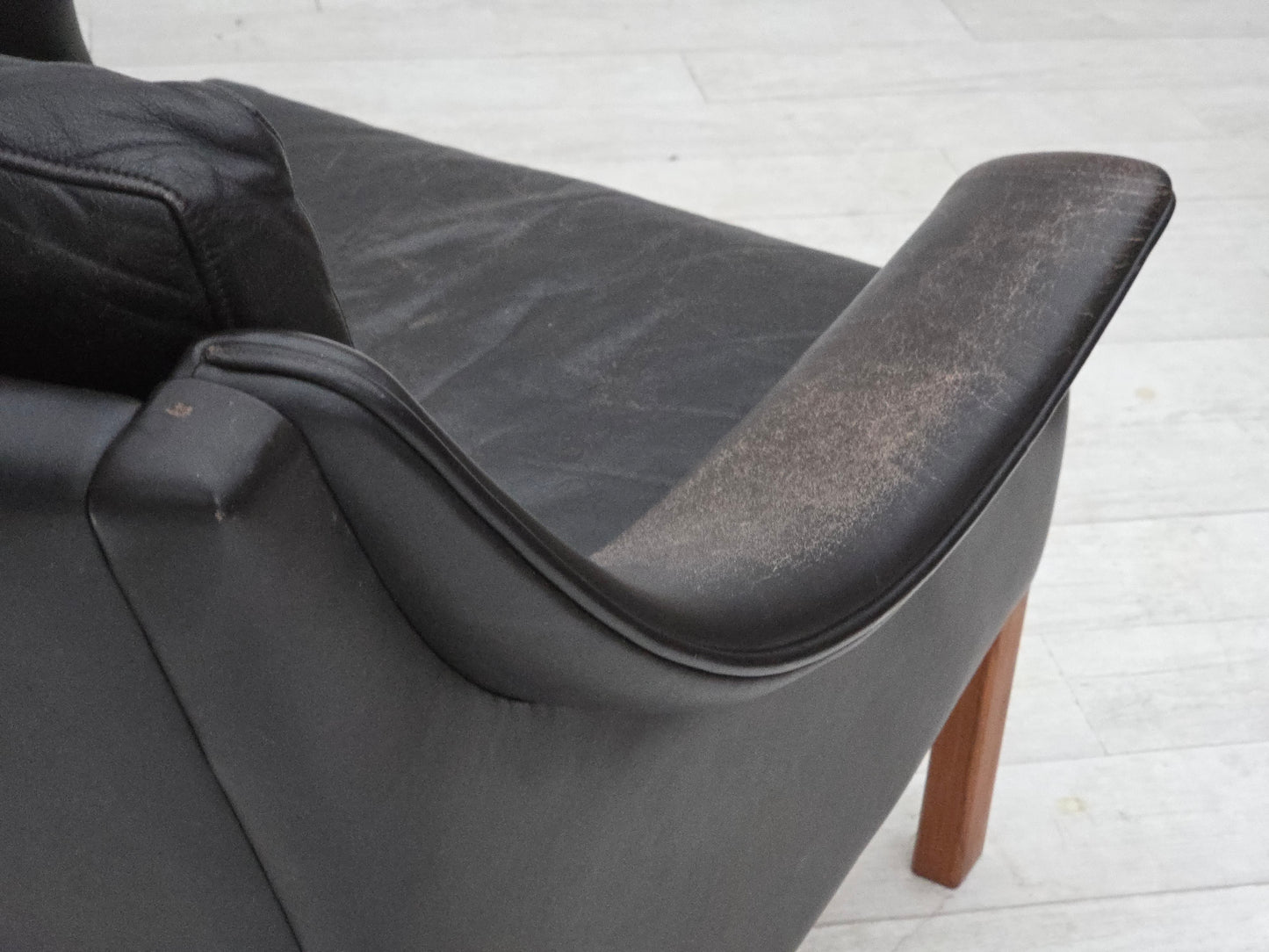 1970s, Danish design by Aage Christensen, armchair, model “Monark“, leather, teak wood.