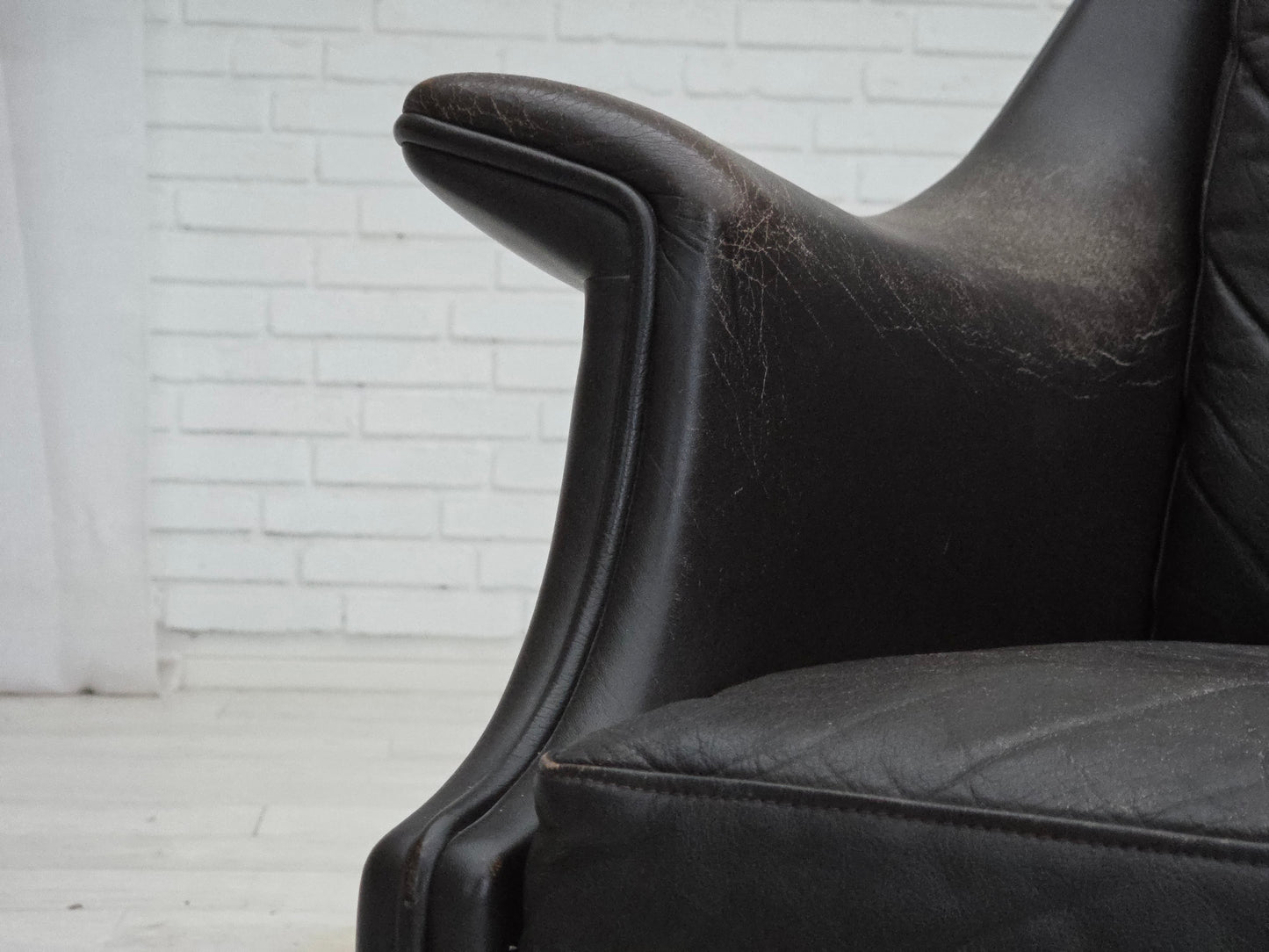 1970s, Danish design by Aage Christensen, armchair, model “Monark“, leather, teak wood.