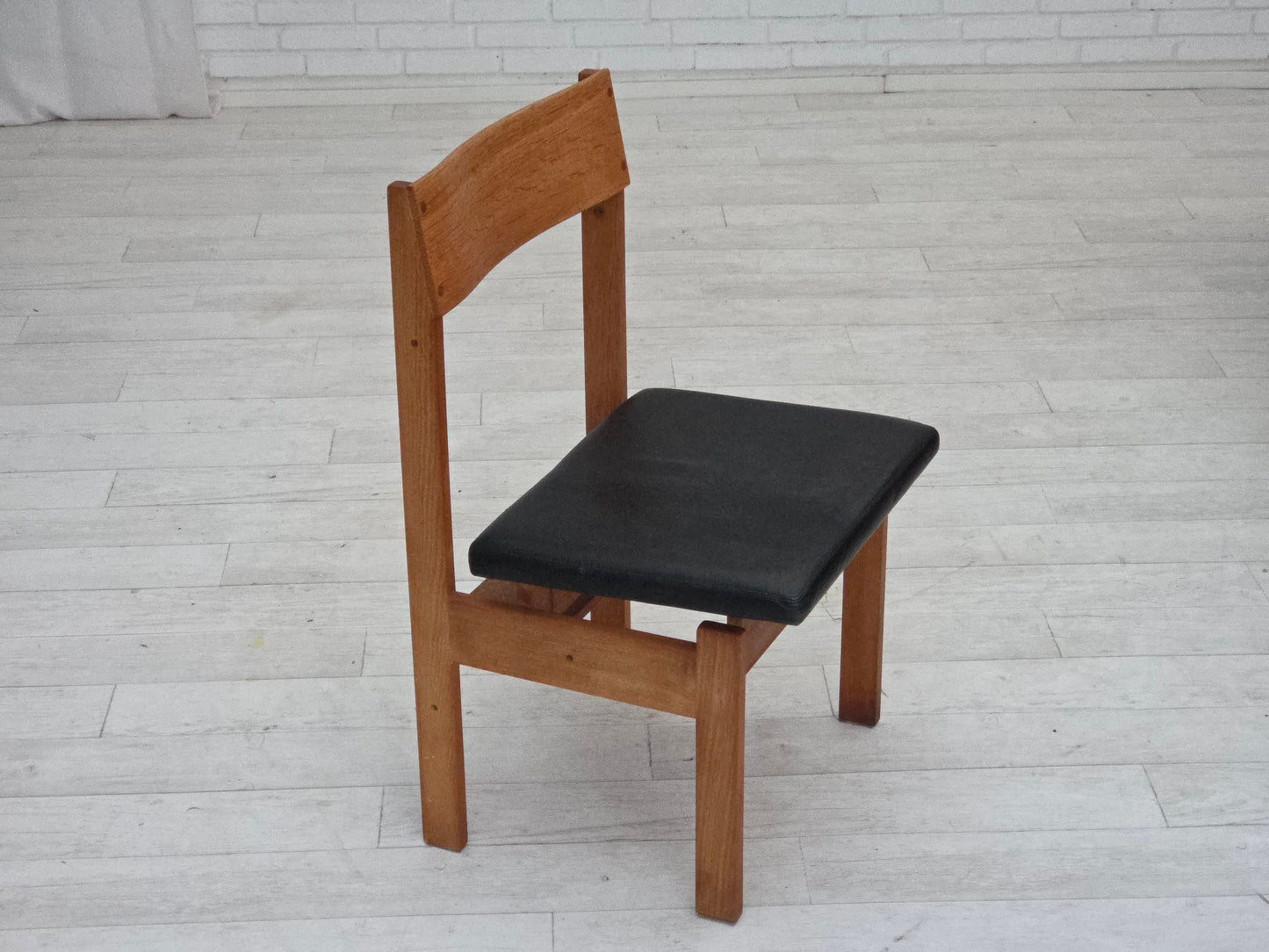 1970s, Danish design by Børge Mogensen, set of 3 church chairs, leather, oak wood.