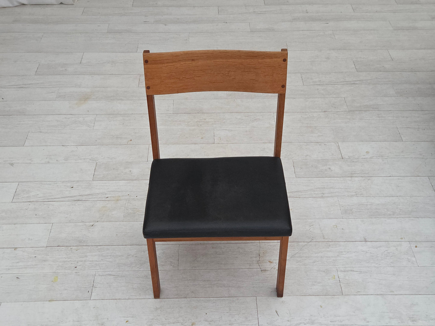 1970s, Danish design by Børge Mogensen, set of 3 church chairs, leather, oak wood.
