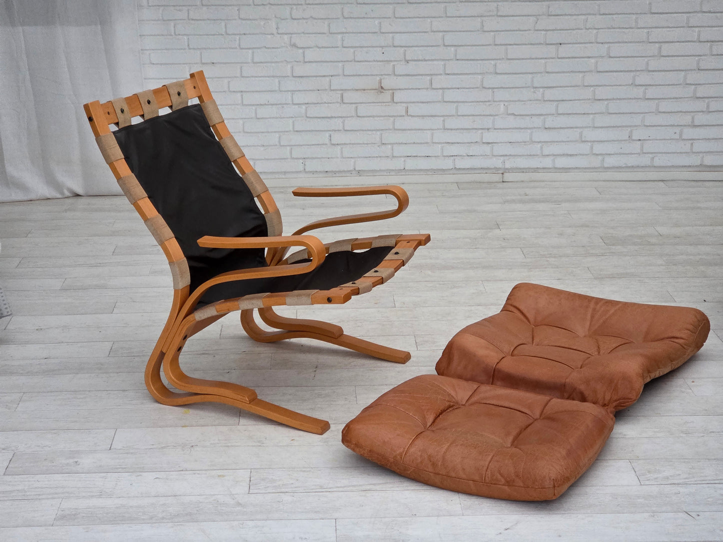 1970s, Norwegian armchair, model "Kengu", furniture leather.