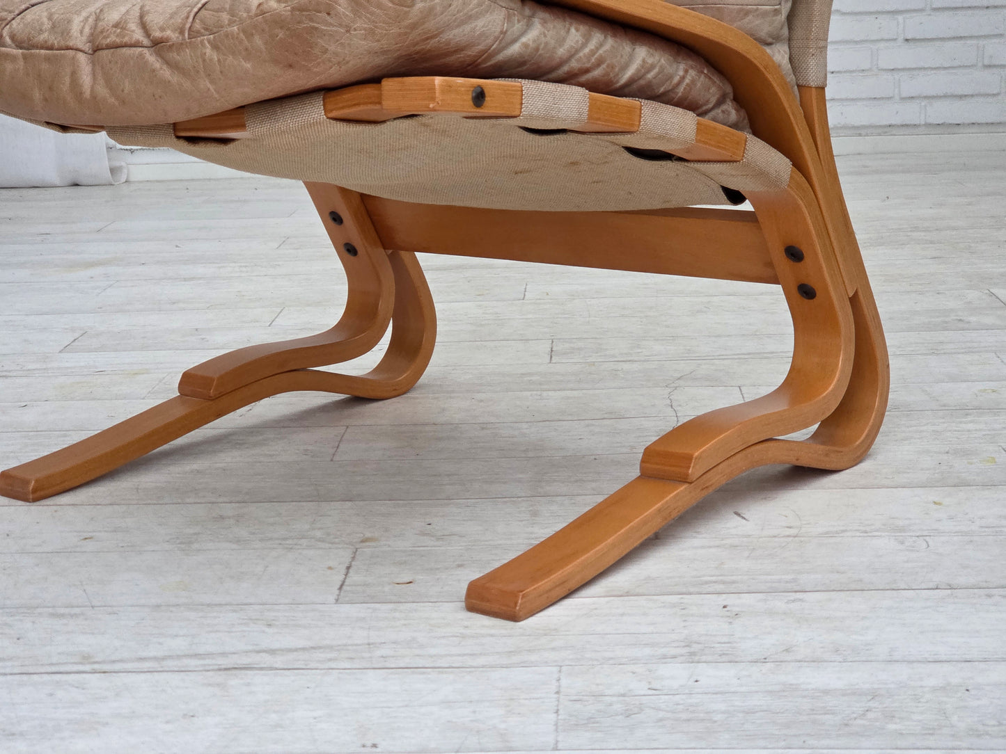 1970s, Norwegian armchair, model "Kengu", beige furniture leather.
