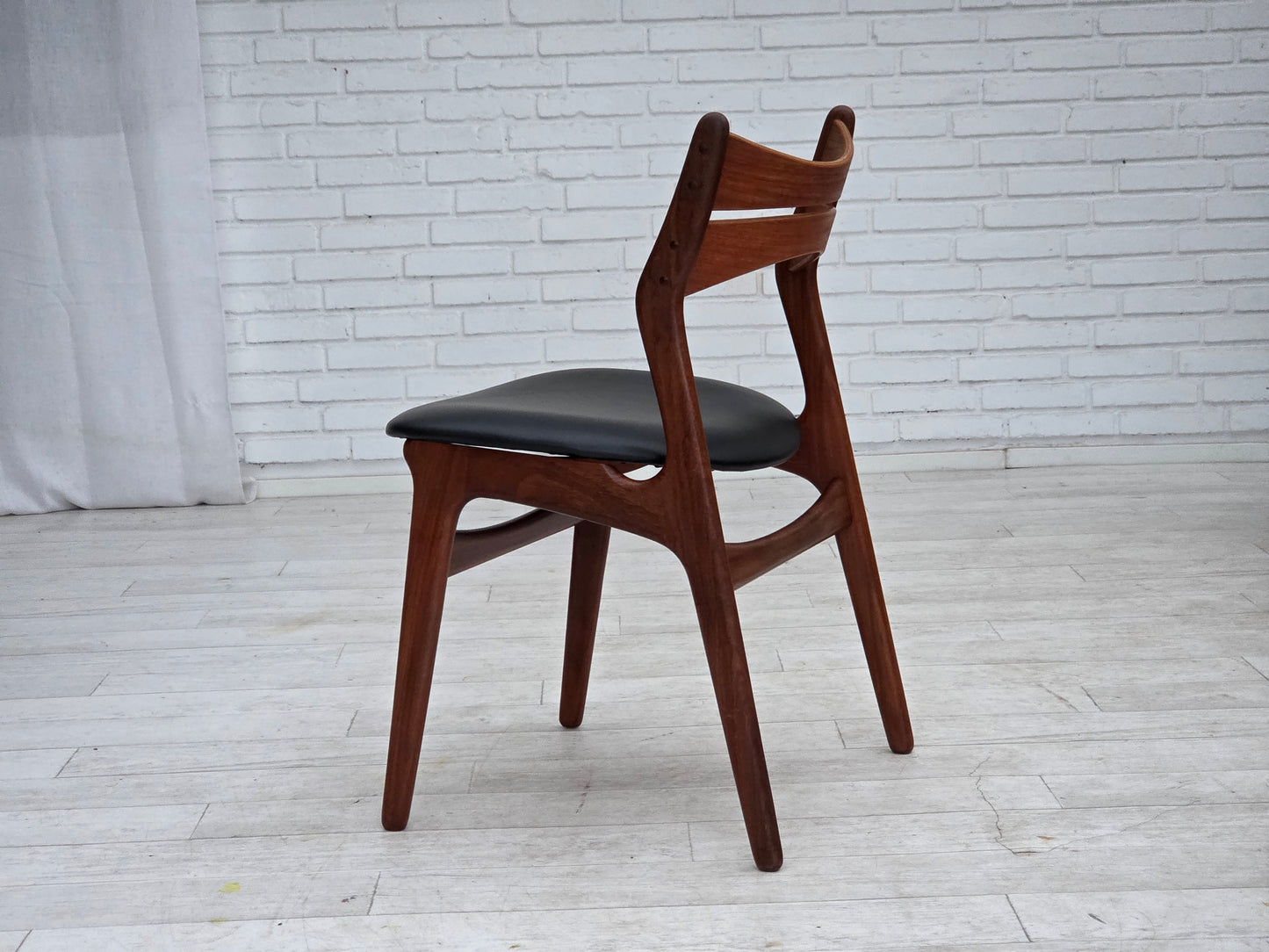 1960s, set of 4 reupholstered Danish dining chairs, design by Erik Buck, model 310.