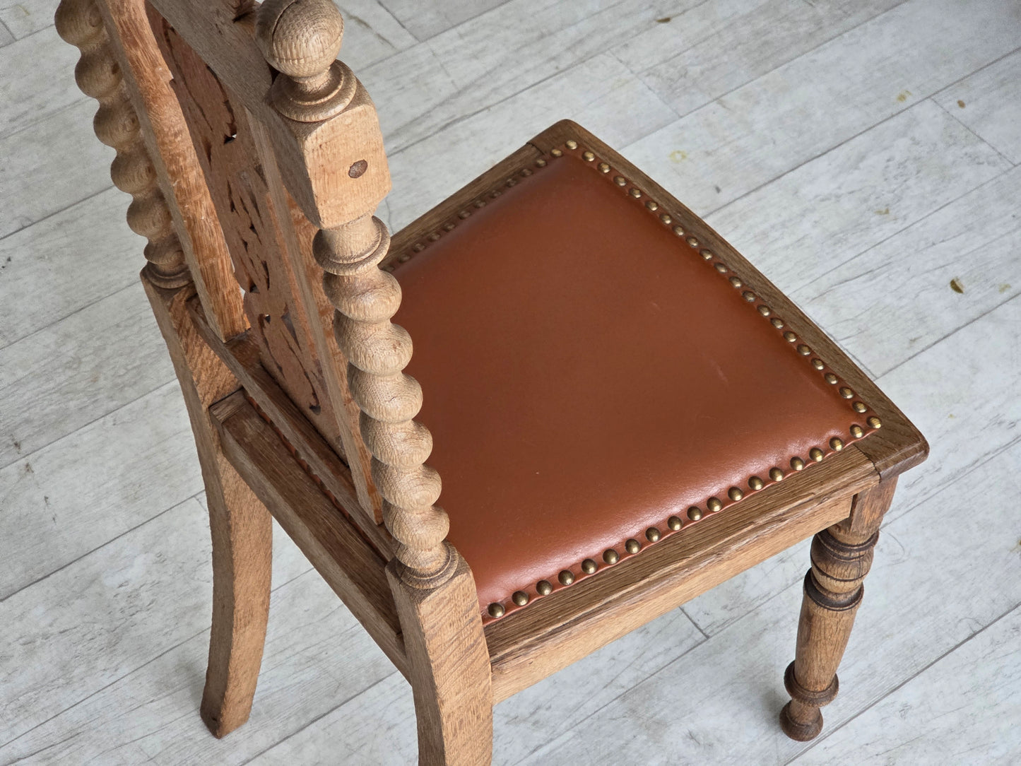 1930s, set of 4 Danish dining chairs, carved oak wood, furniture leather.