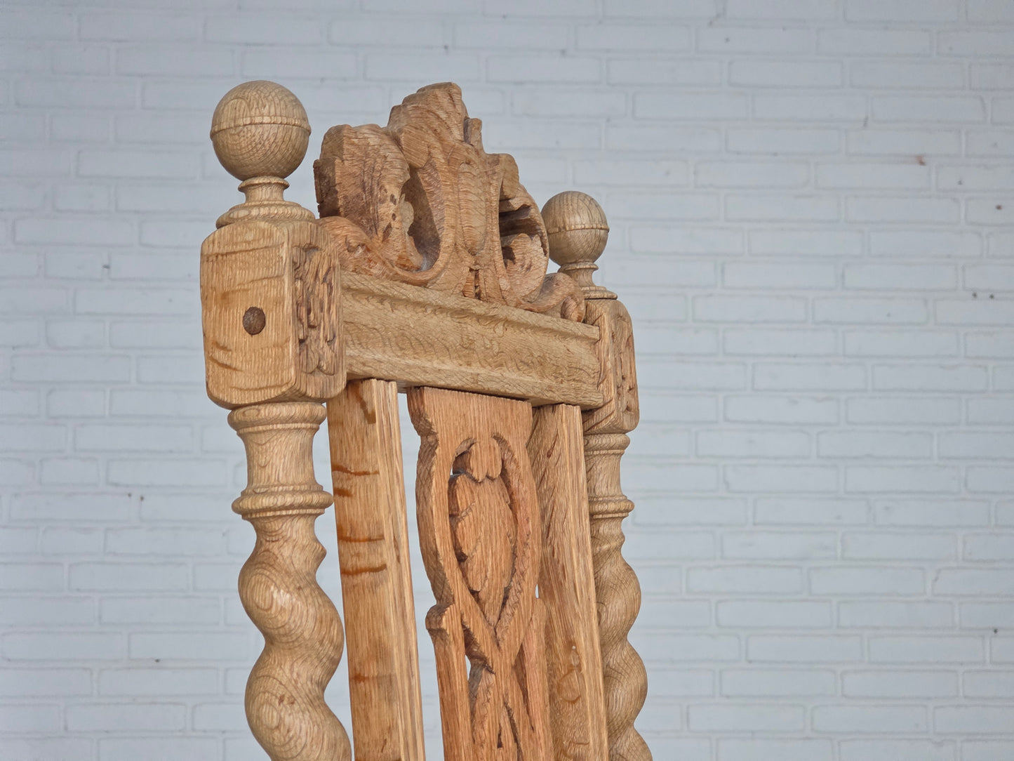 1930s, set of 4 Danish dining chairs, carved oak wood, furniture leather.