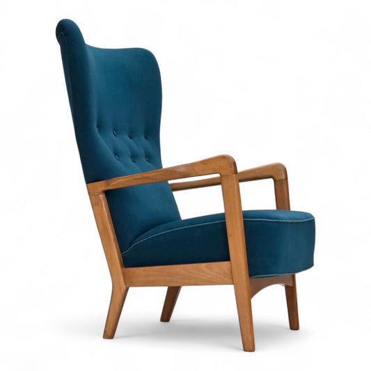 1970s, Danish armchair by Fritz Hansen, furniture wool, lacquered beech wood.