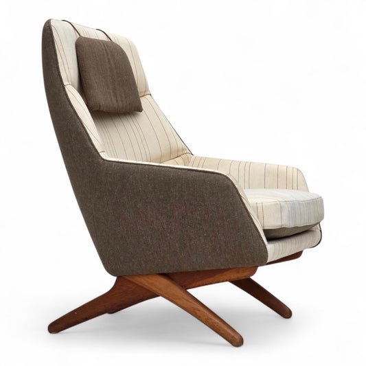 1970s, Danish design by Illum Wikkelsø, furniture wool fabric, oak wood legs.