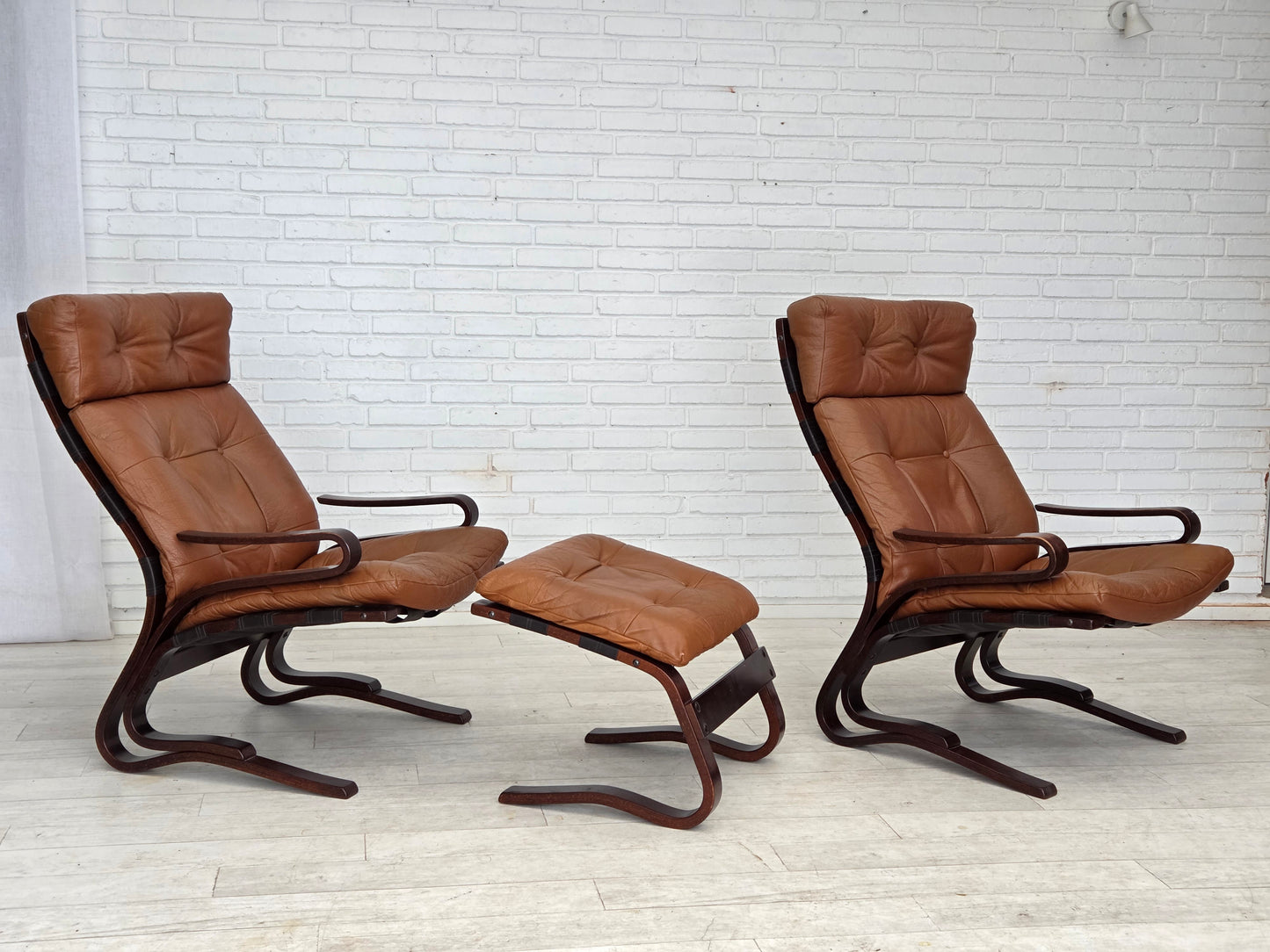 1970s, Norwegian design by Else & Nordahl Solheim, set of 2 chairs with footstool, model "Kengu".