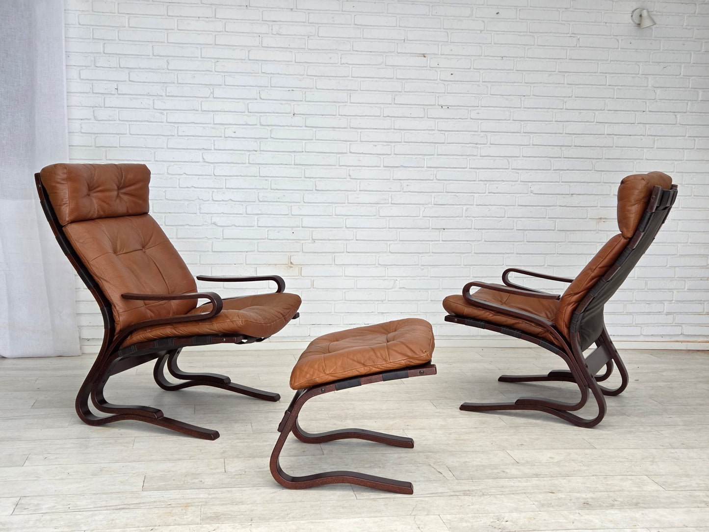 1970s, Norwegian design by Else & Nordahl Solheim, set of 2 chairs with footstool, model "Kengu".
