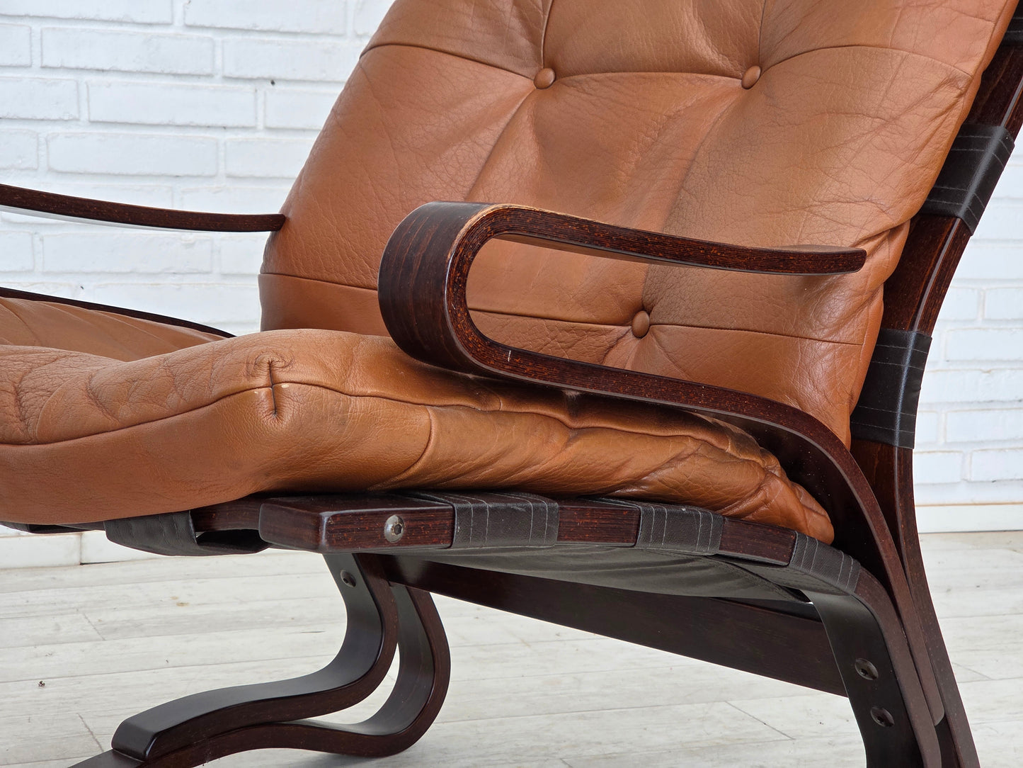 1970s, Norwegian design by Else & Nordahl Solheim, set of 2 chairs with footstool, model "Kengu".