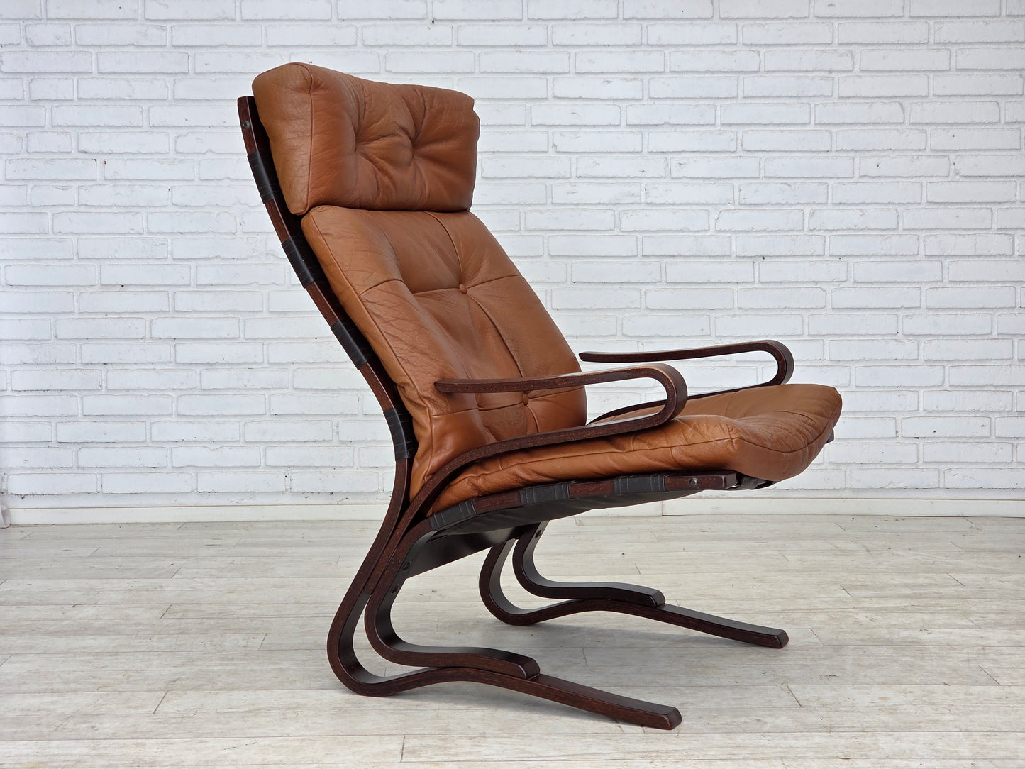 1970s, Norwegian design by Else & Nordahl Solheim, set of 2 chairs with footstool, model "Kengu".
