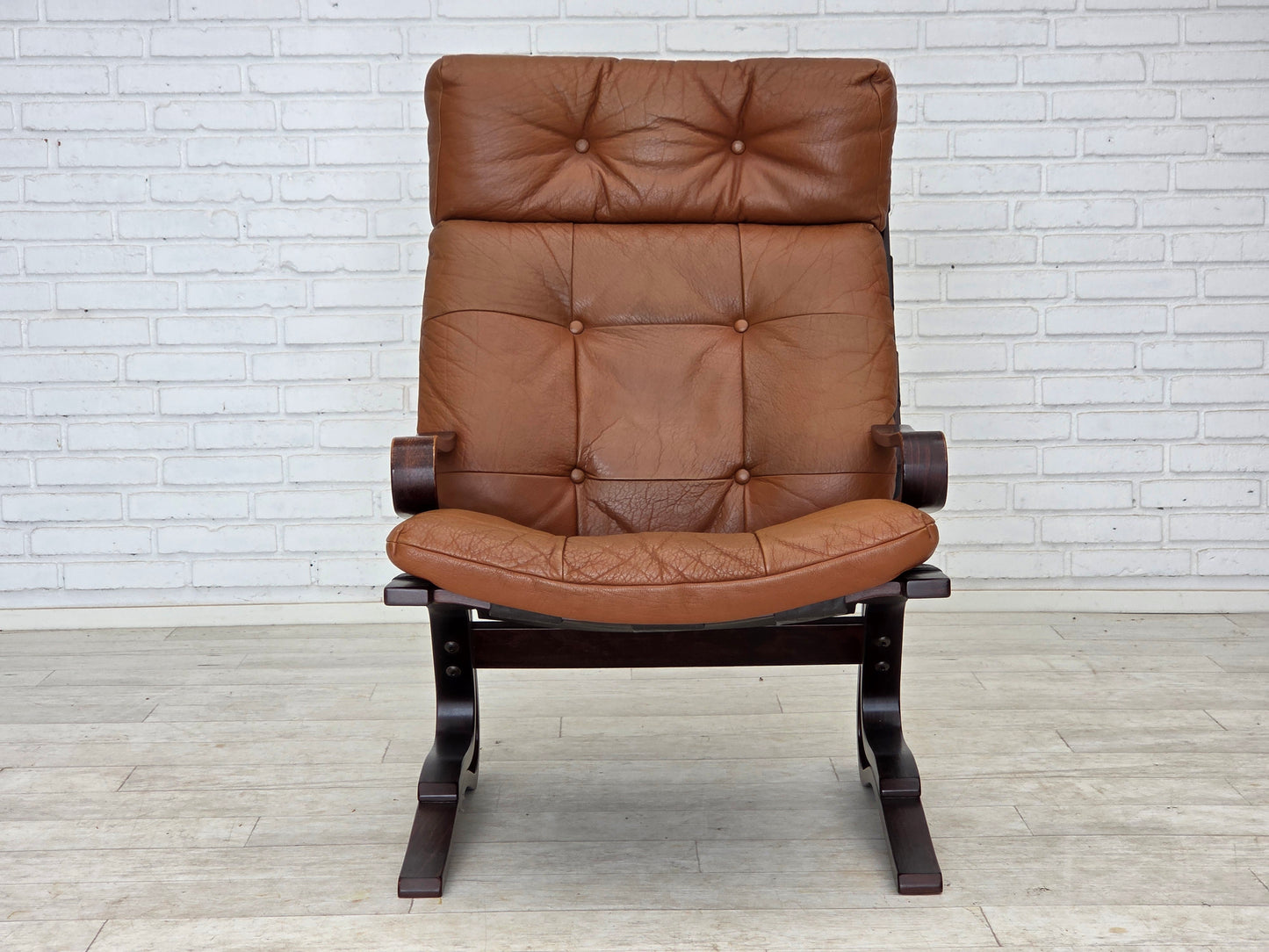 1970s, Norwegian design by Else & Nordahl Solheim, set of 2 chairs with footstool, model "Kengu".
