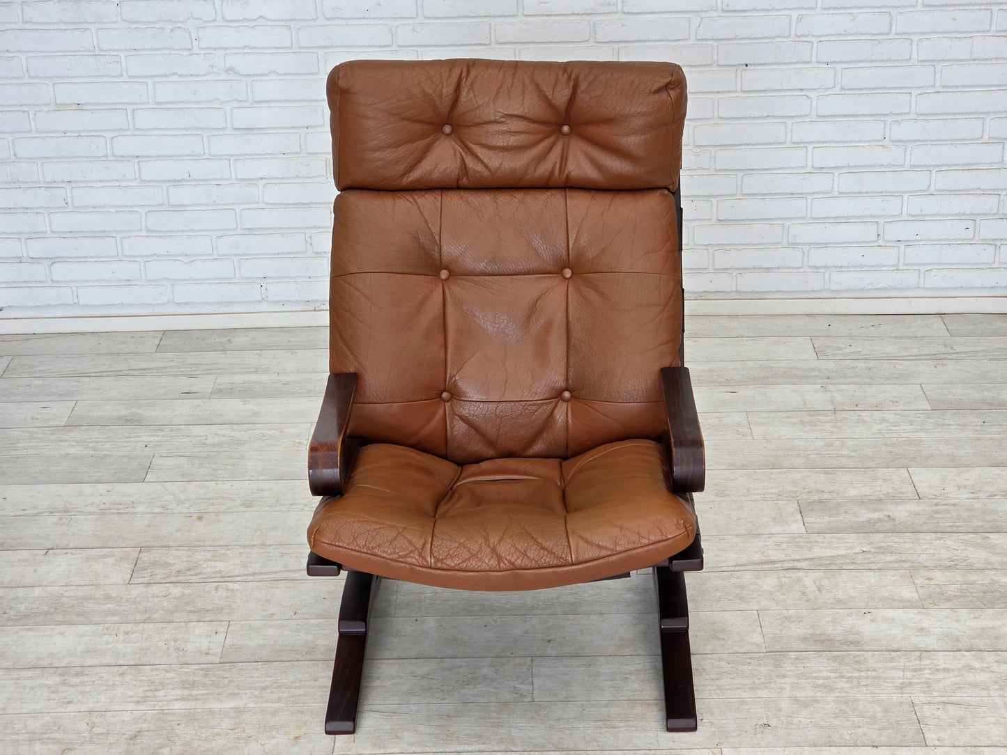 1970s, Norwegian design by Else & Nordahl Solheim, set of 2 chairs with footstool, model "Kengu".