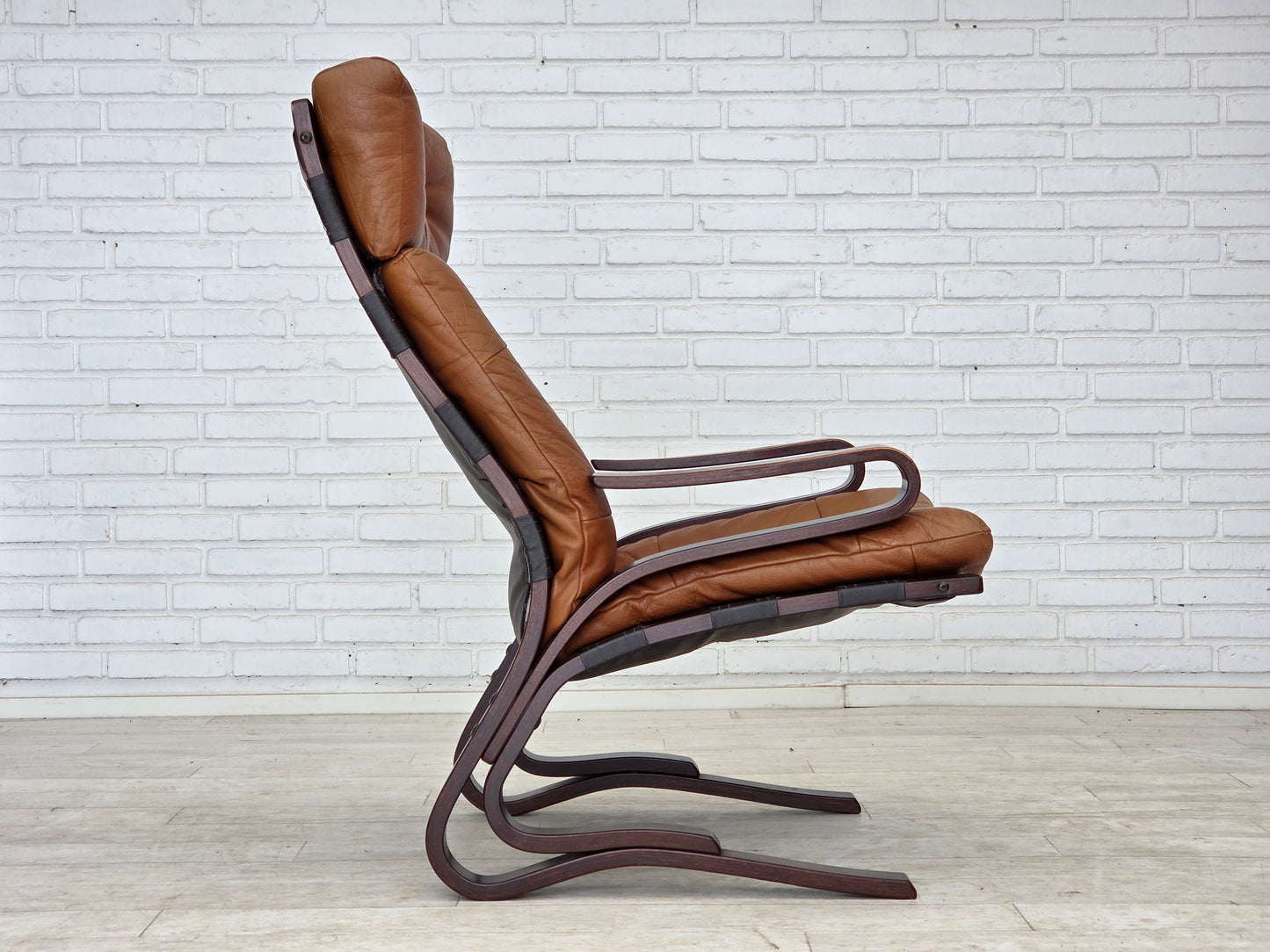 1970s, Norwegian design by Else & Nordahl Solheim, set of 2 chairs with footstool, model "Kengu".